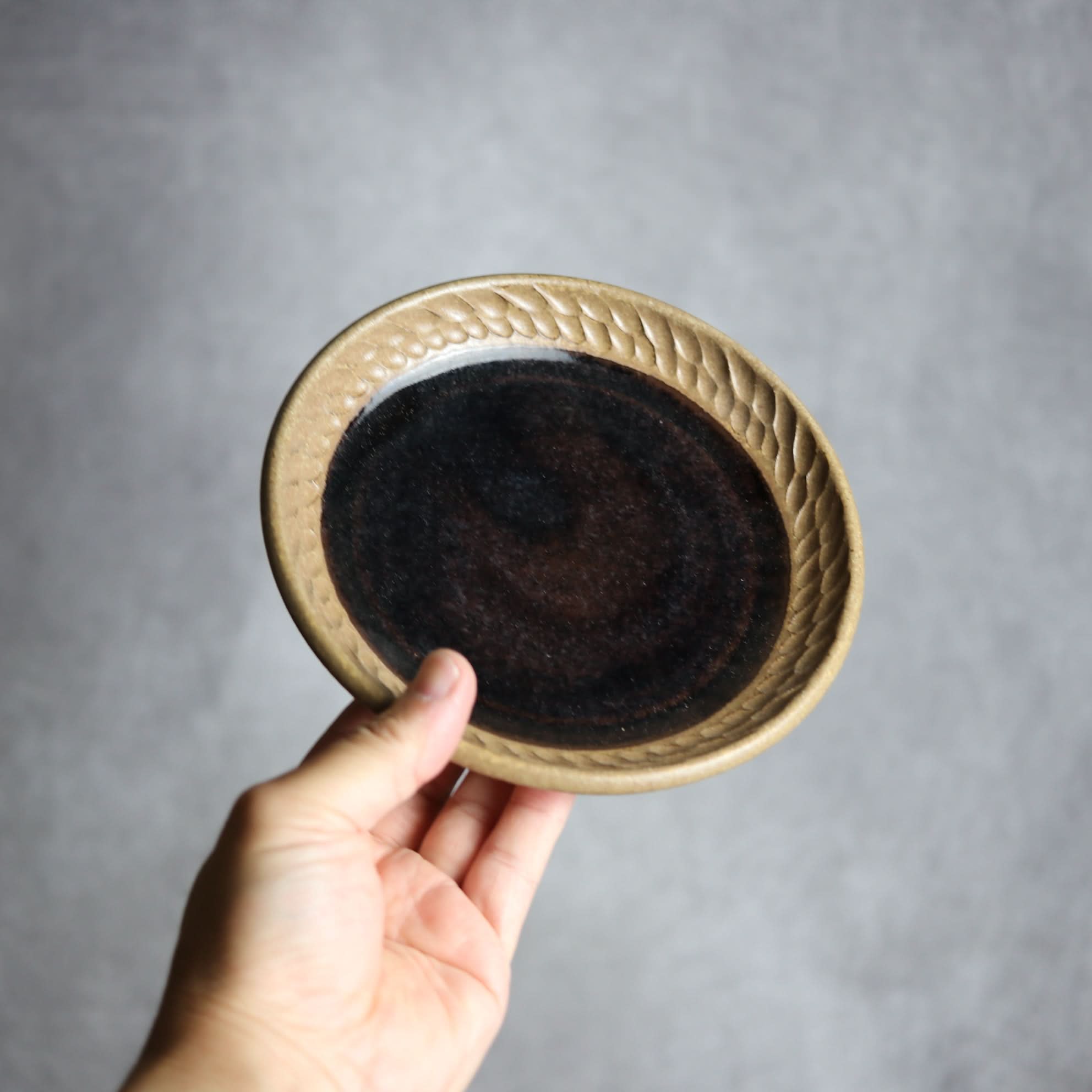 5寸皿1 ナッツ ブラウン やちむん 陶器 nagaremo やちむん 陶器.