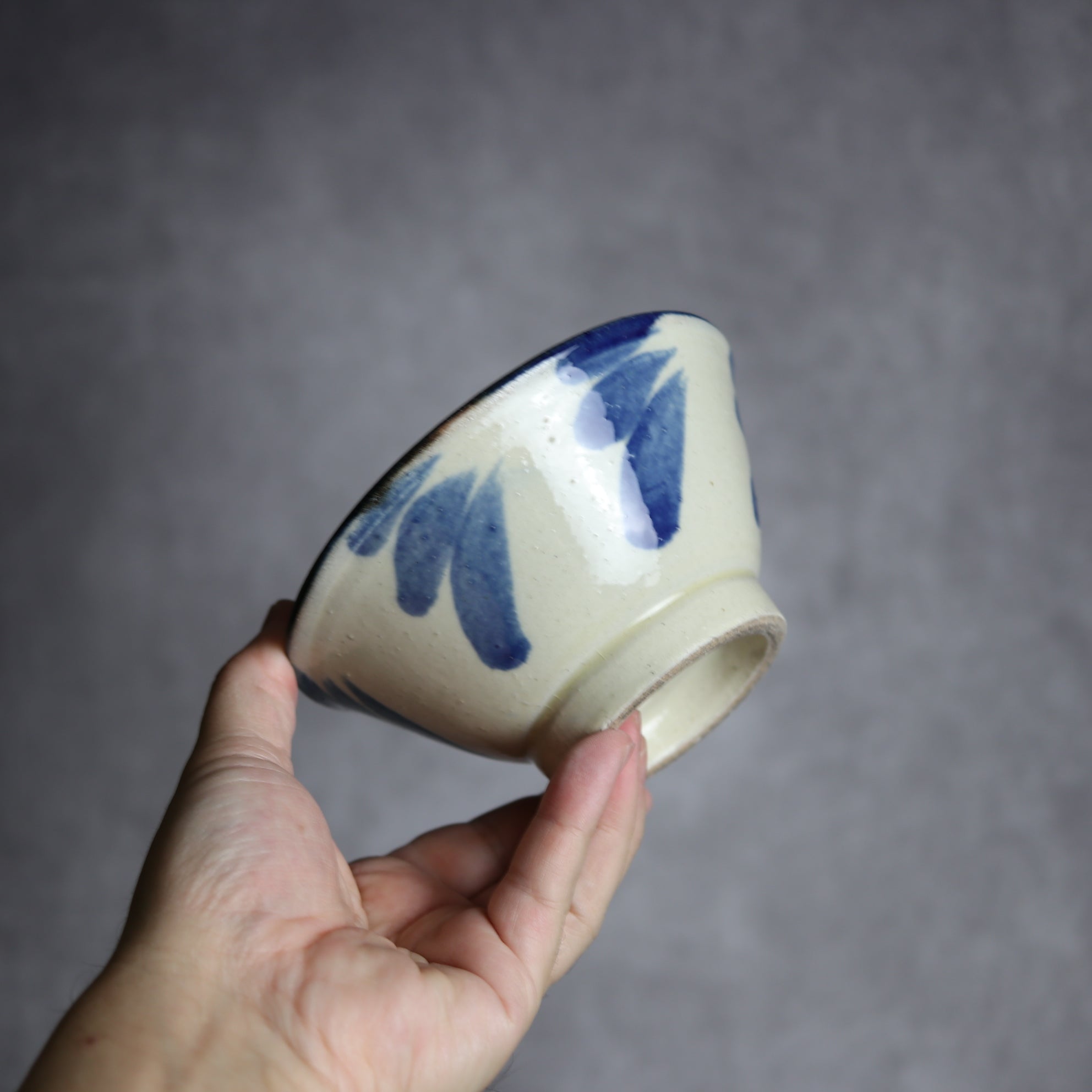 いずみ窯 島袋工房 - 4.5寸マカイ1 呉須釉 葉紋 やちむん 陶器 いずみ窯 島袋工房 - mundasui