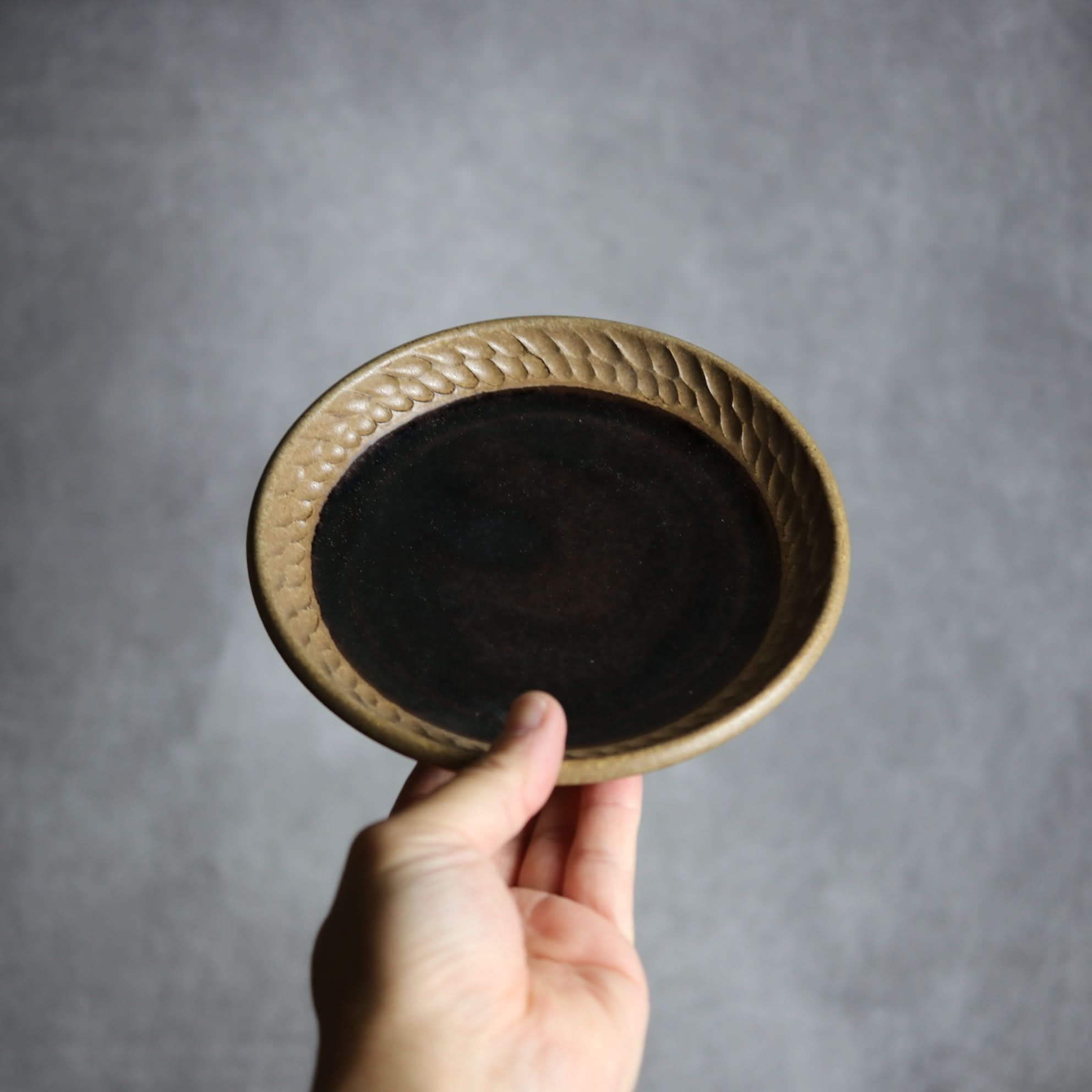 5寸皿1 ナッツ ブラウン やちむん 陶器 nagaremo やちむん 陶器.