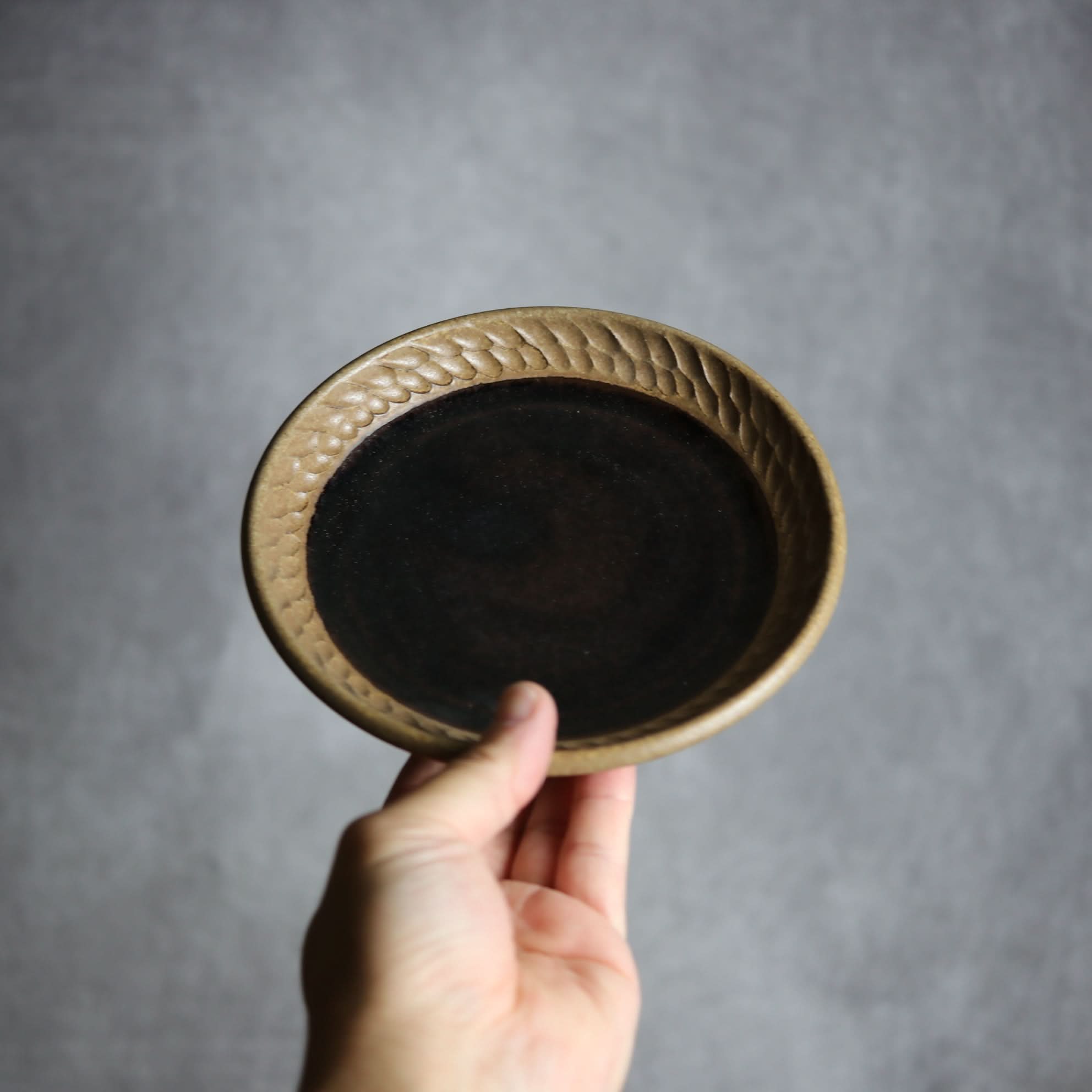 5寸皿1 ナッツ ブラウン やちむん 陶器 nagaremo やちむん 陶器.