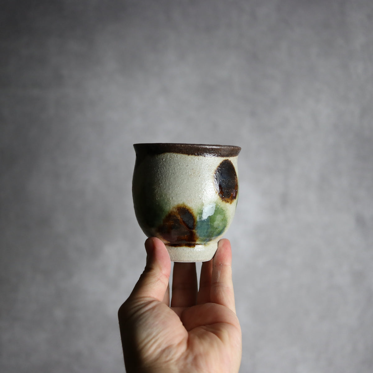 湯呑2 三彩 点打 やちむん 陶器 栄一工房