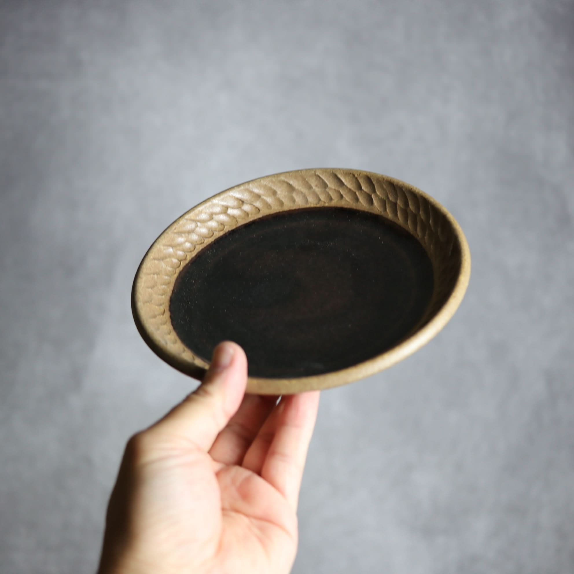 5寸皿1 ナッツ ブラウン やちむん 陶器 nagaremo やちむん 陶器.