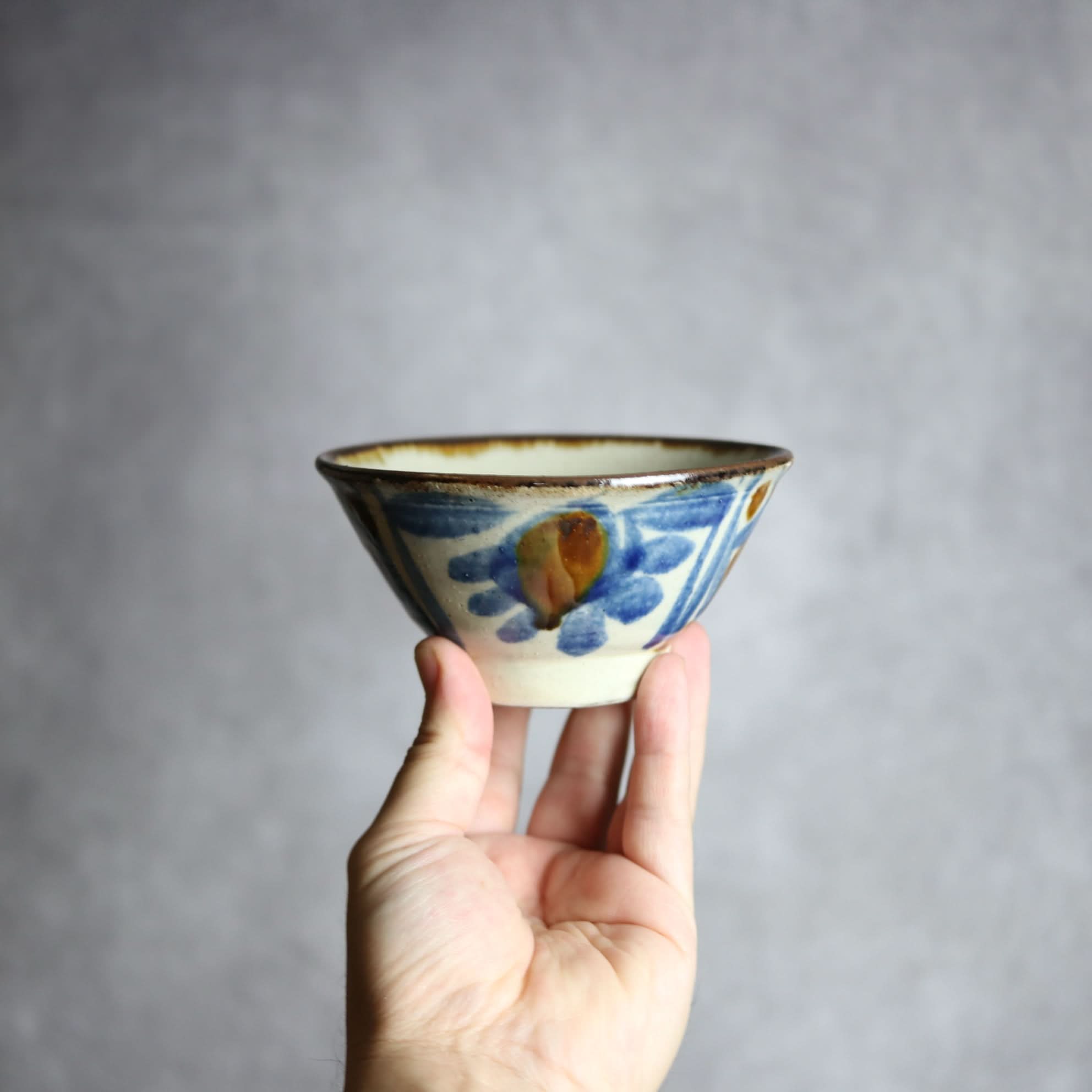 4寸マカイ2 飴 呉須釉 格子点打 菊花唐草 やちむん 陶器 いずみ窯 島袋工房 やちむん 陶器.