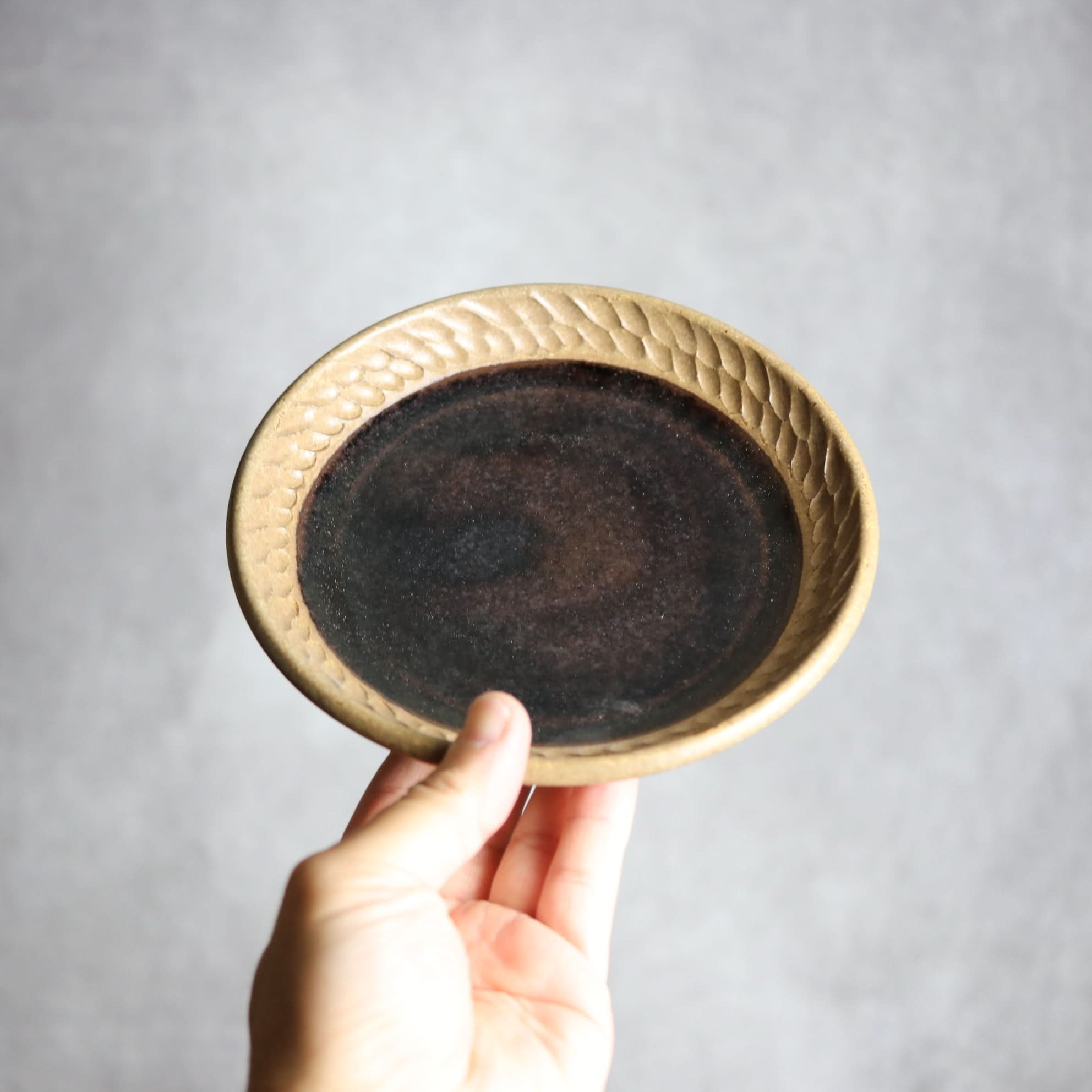5寸皿1 ナッツ ブラウン やちむん 陶器 nagaremo やちむん 陶器.