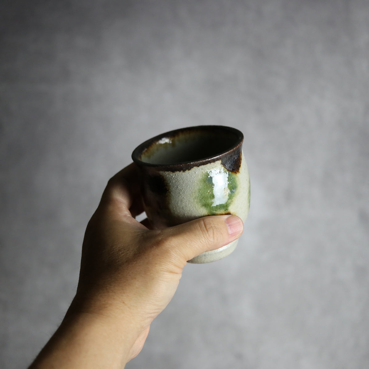 湯呑2 三彩 点打 やちむん 陶器 栄一工房