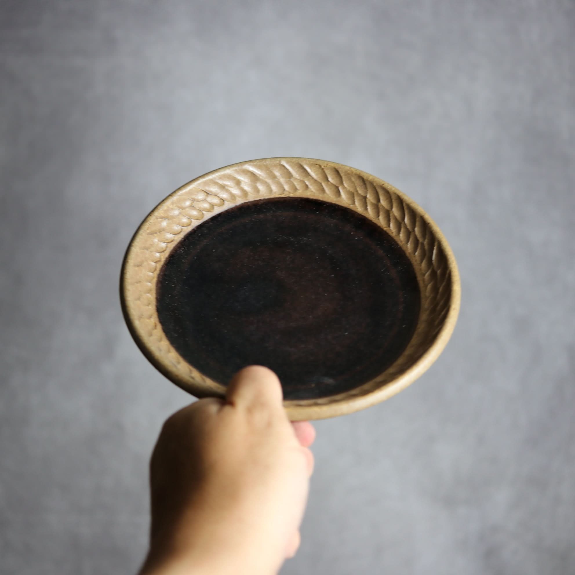 5寸皿1 ナッツ ブラウン やちむん 陶器 nagaremo やちむん 陶器.