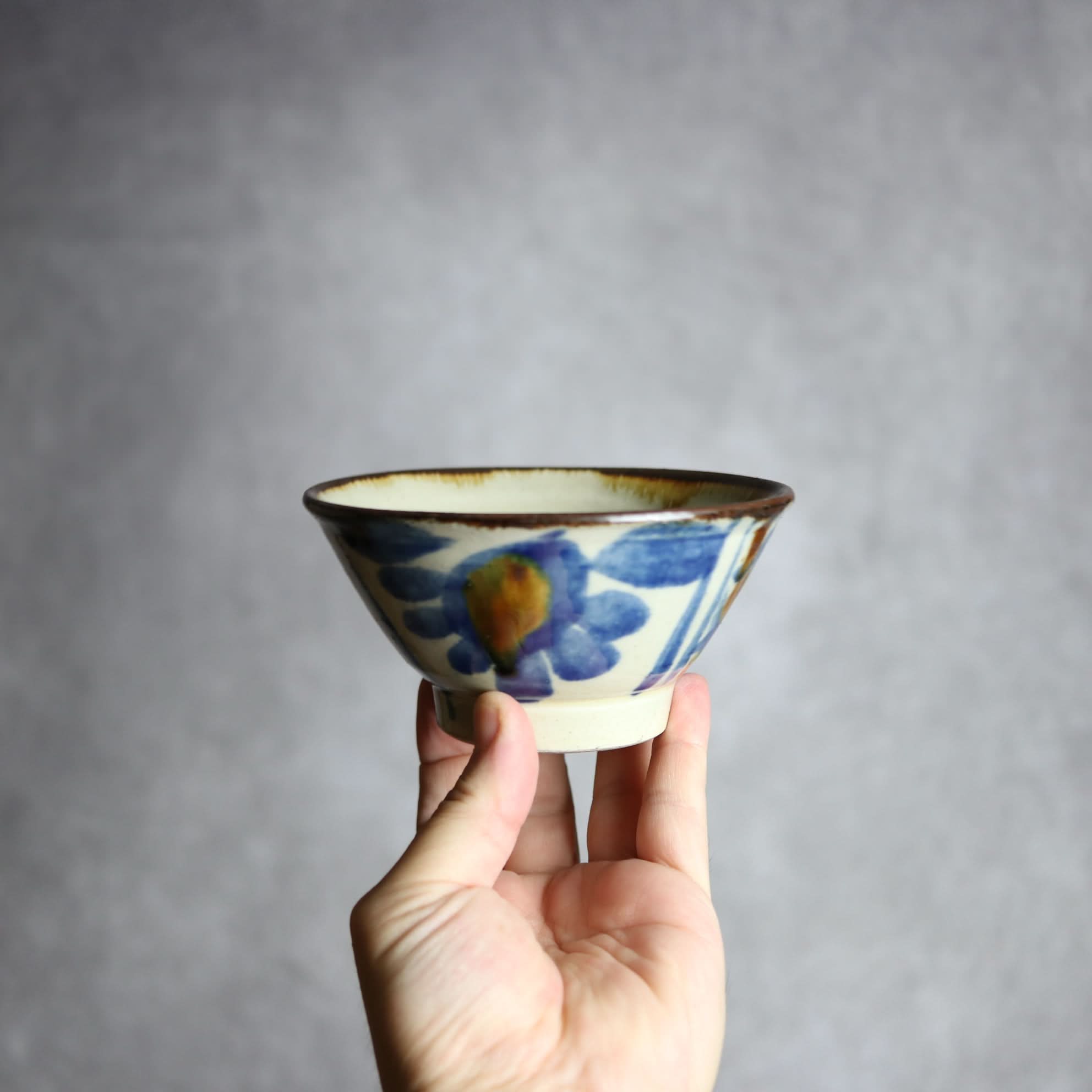 4寸マカイ2 飴 呉須釉 格子点打 菊花唐草 やちむん 陶器 いずみ窯 島袋工房 やちむん 陶器.