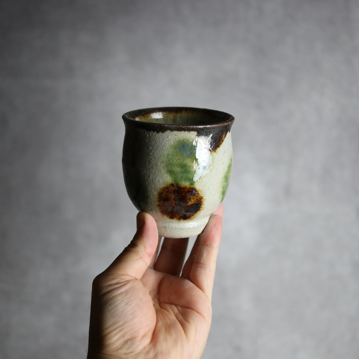 湯呑2 三彩 点打 やちむん 陶器 栄一工房