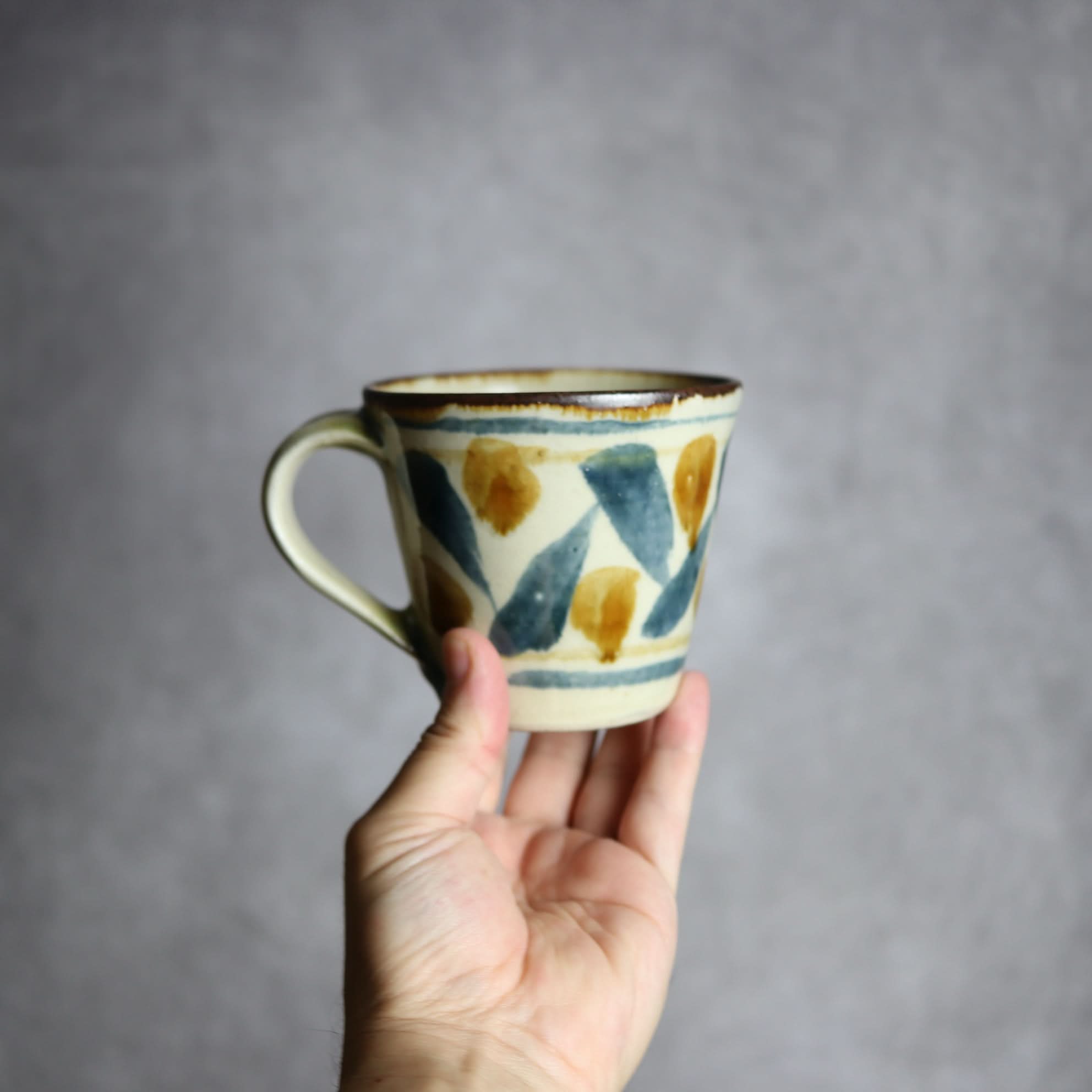 マグカップ2 飴 呉須釉 格子点打 やちむん 陶器 いずみ窯 島袋工房 やちむん 陶器.