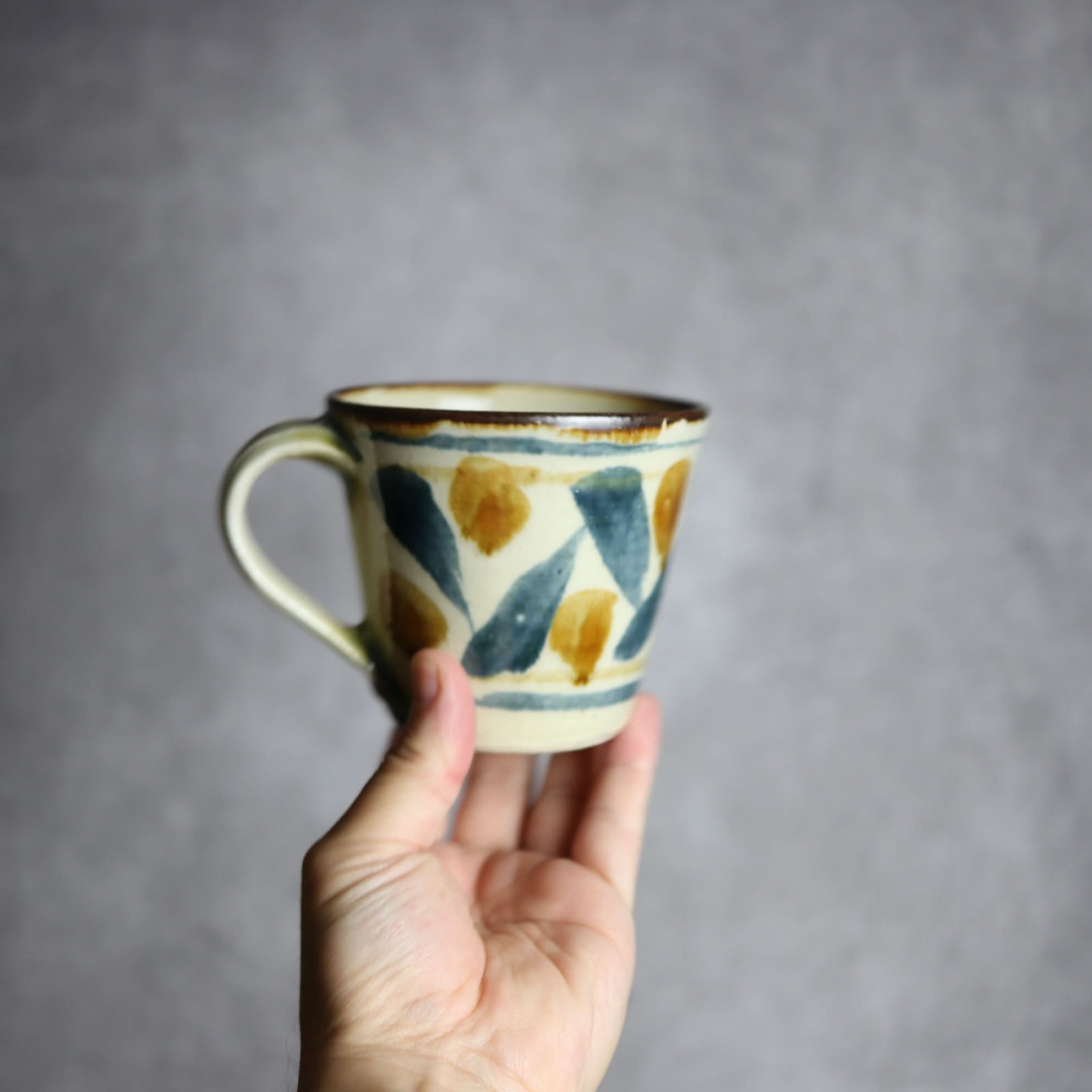 マグカップ2 飴 呉須釉 格子点打 やちむん 陶器 いずみ窯 島袋工房 やちむん 陶器.