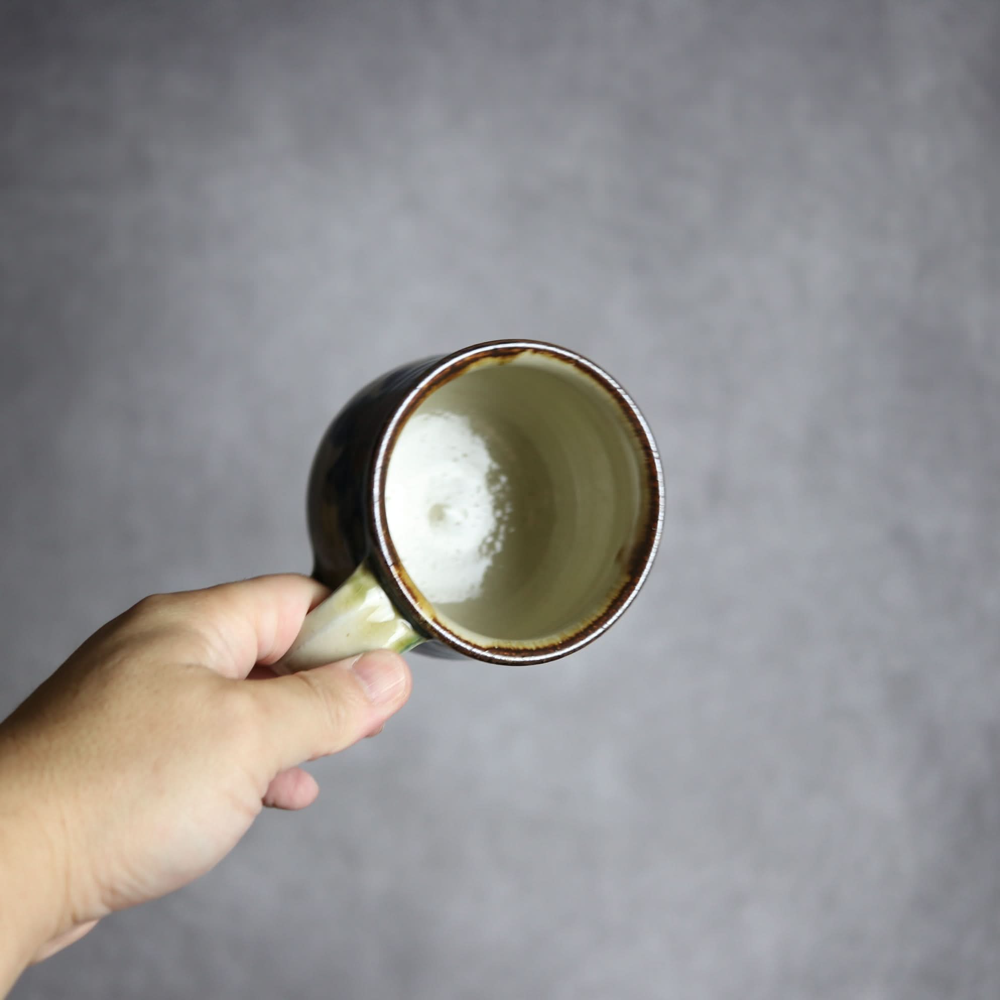 マグカップ1 飴 呉須釉 菊花紋 やちむん 陶器 いずみ窯 島袋工房 やちむん 陶器.