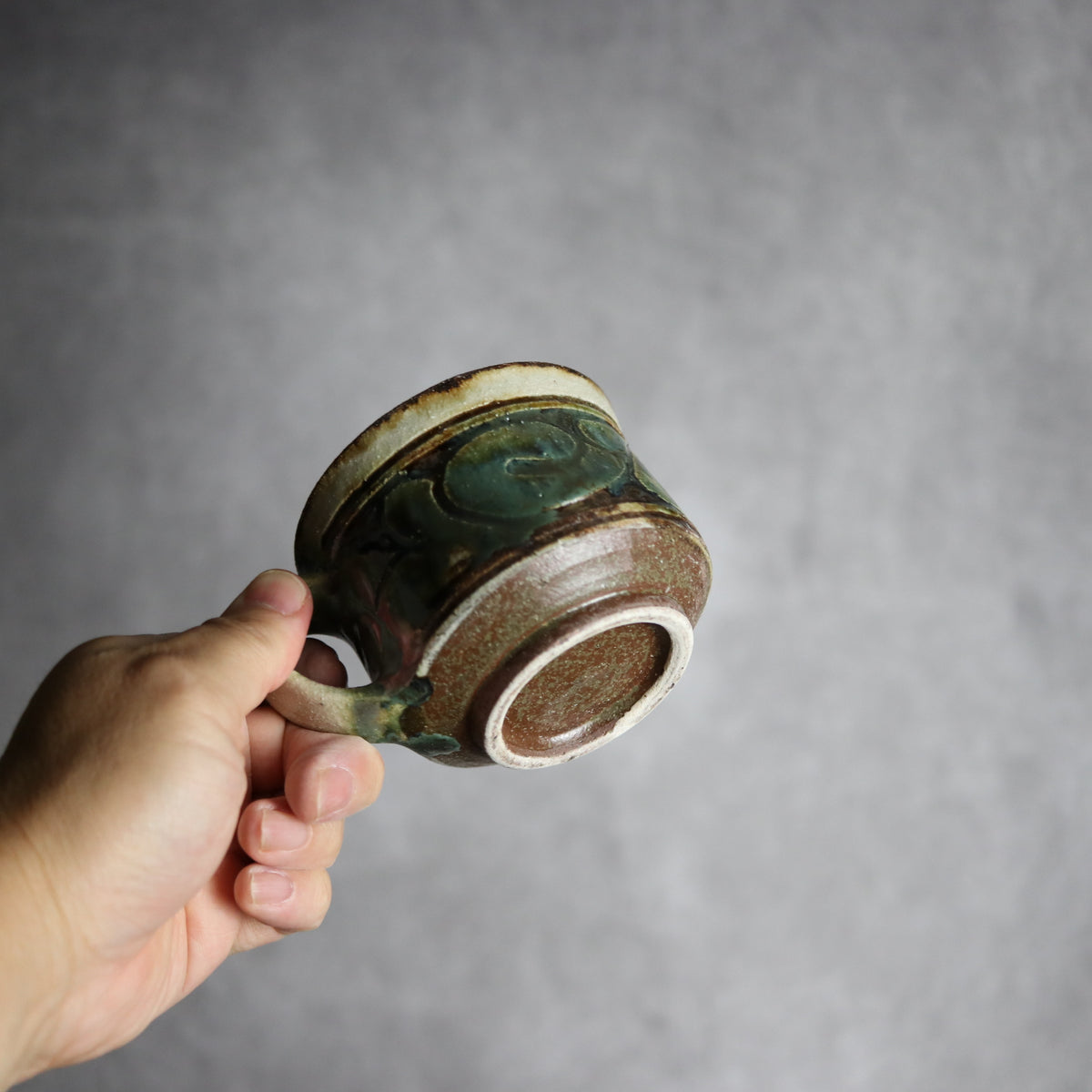 コーヒーカップ1 三彩 線彫唐草 やちむん 陶器 栄一工房
