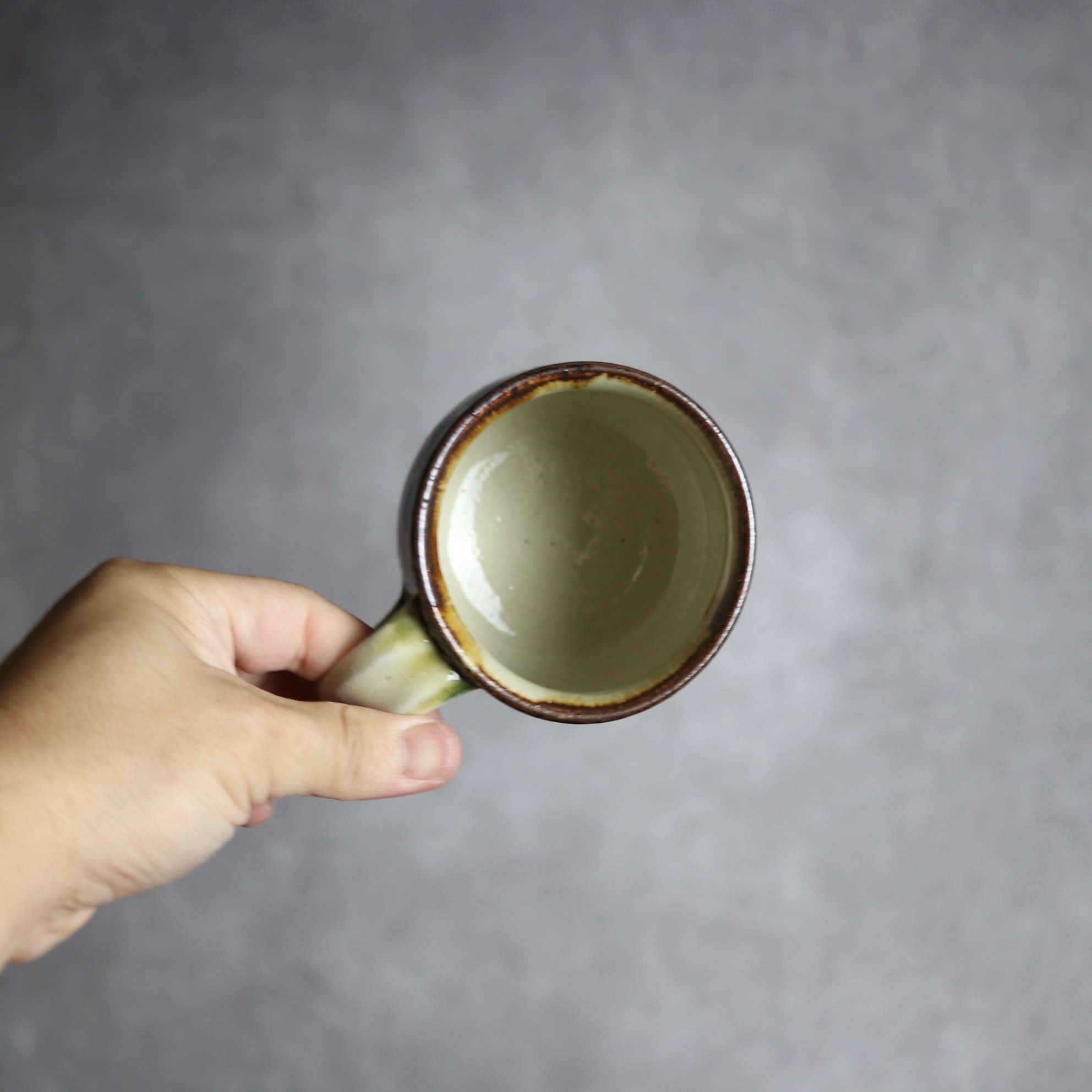 マグカップ1 飴 呉須釉 菊花紋 やちむん 陶器 いずみ窯 島袋工房 やちむん 陶器.