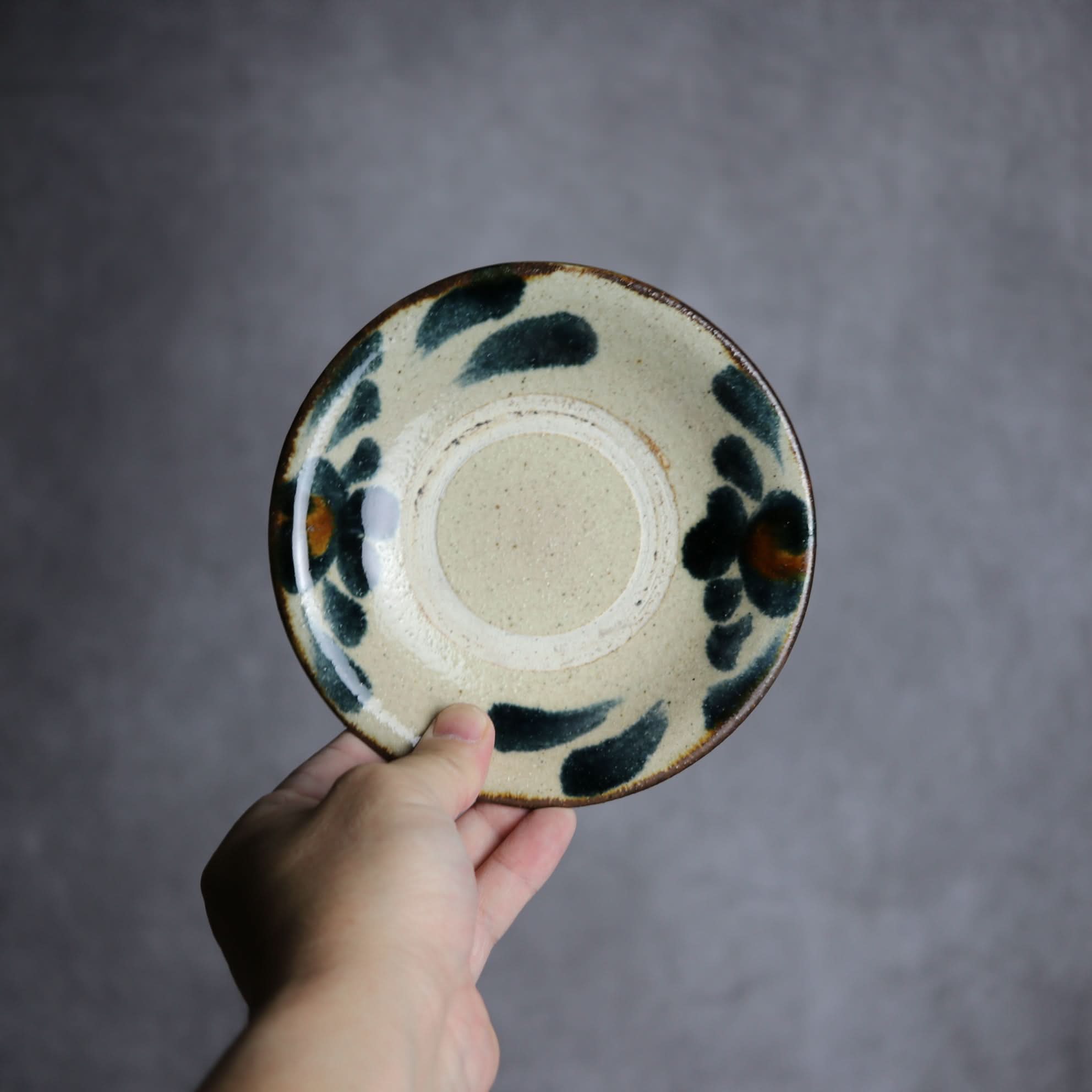 4.5寸皿1 飴 呉須釉 菊唐草 やちむん 陶器 北窯 松田共司工房 やちむん 陶器.