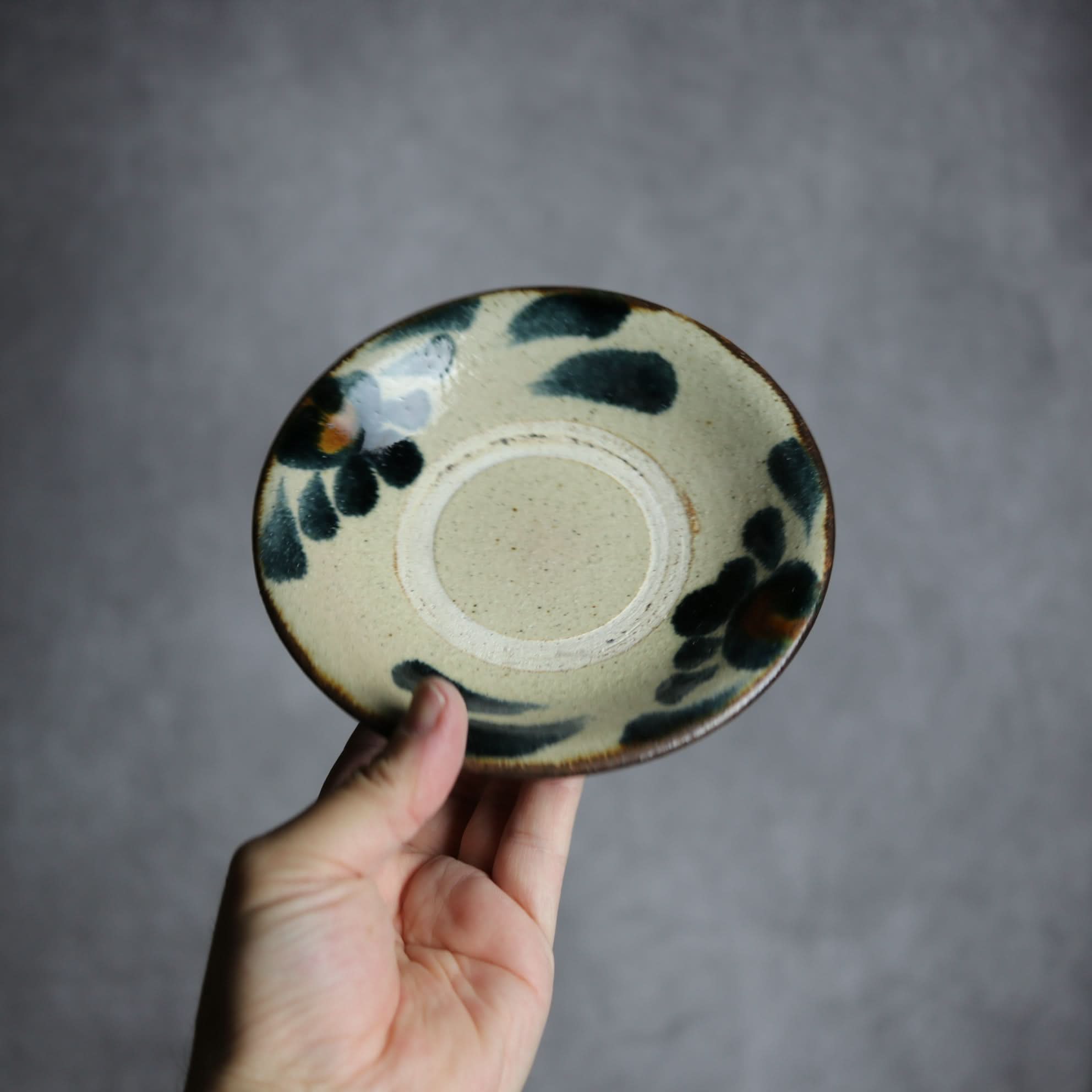 4.5寸皿1 飴 呉須釉 菊唐草 やちむん 陶器 北窯 松田共司工房 やちむん 陶器.