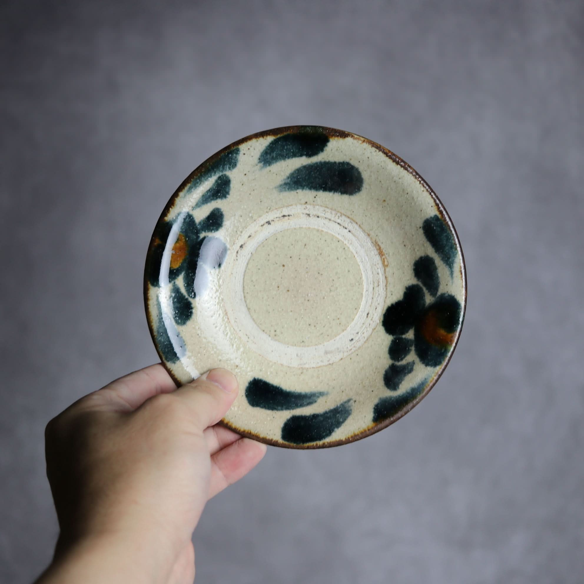 4.5寸皿1 飴 呉須釉 菊唐草 やちむん 陶器 北窯 松田共司工房 やちむん 陶器.