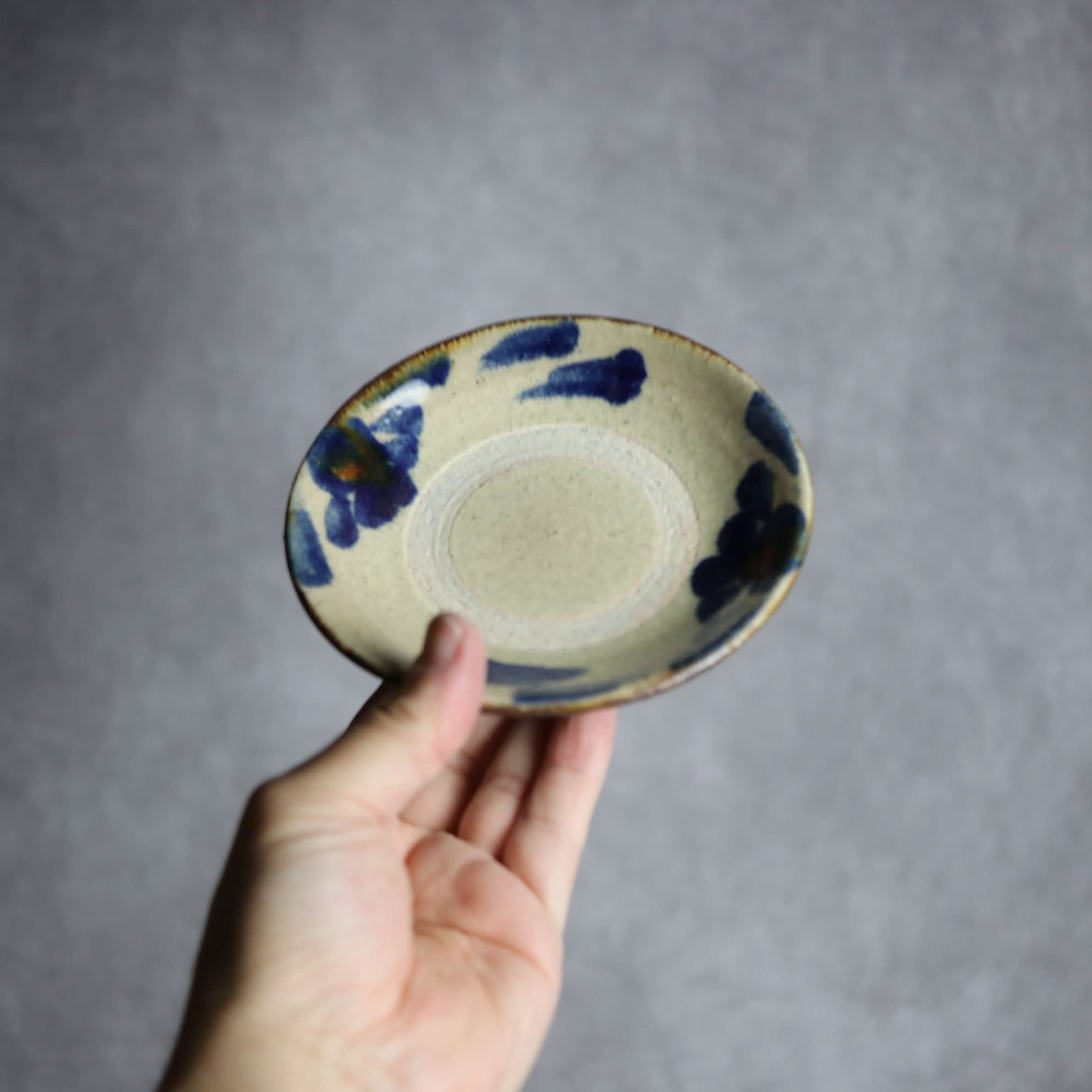 4寸皿1 飴 呉須釉 菊唐草 やちむん 陶器 北窯 松田共司工房 やちむん 陶器.