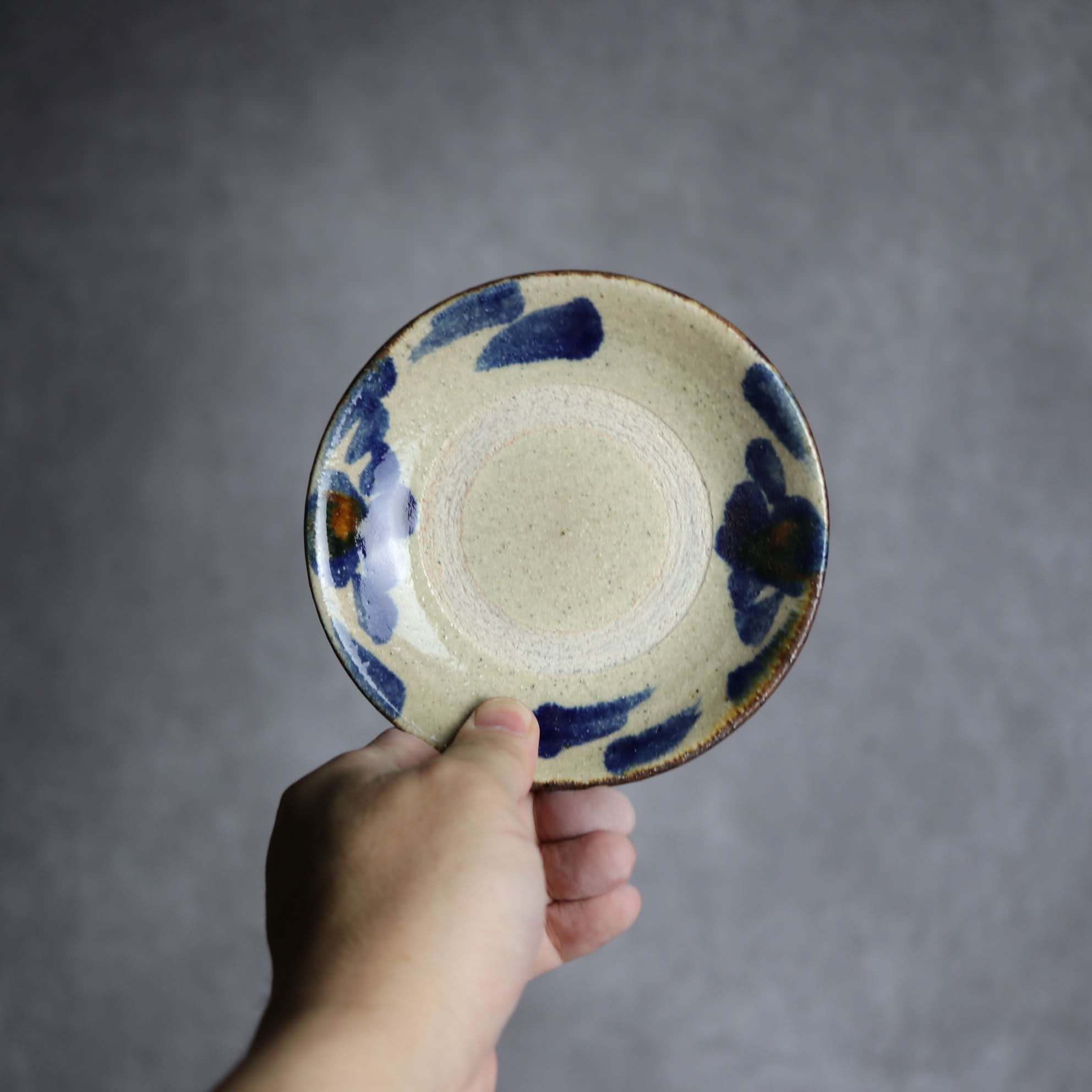 4寸皿1 飴 呉須釉 菊唐草 やちむん 陶器 北窯 松田共司工房 やちむん 陶器.