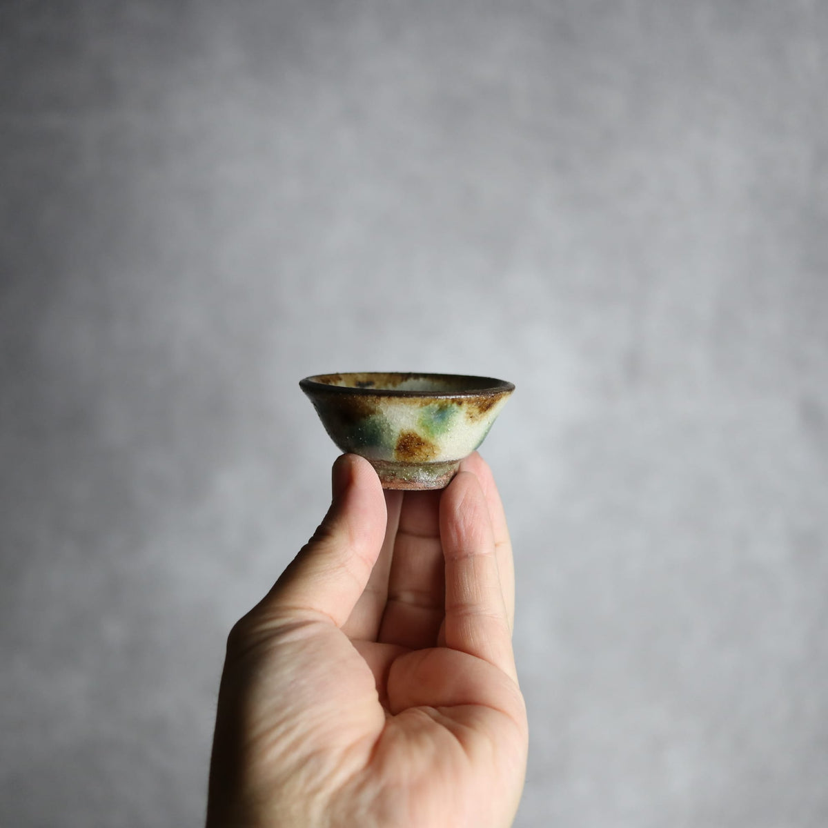 猪口1 三彩 点打 やちむん 陶器 栄一工房