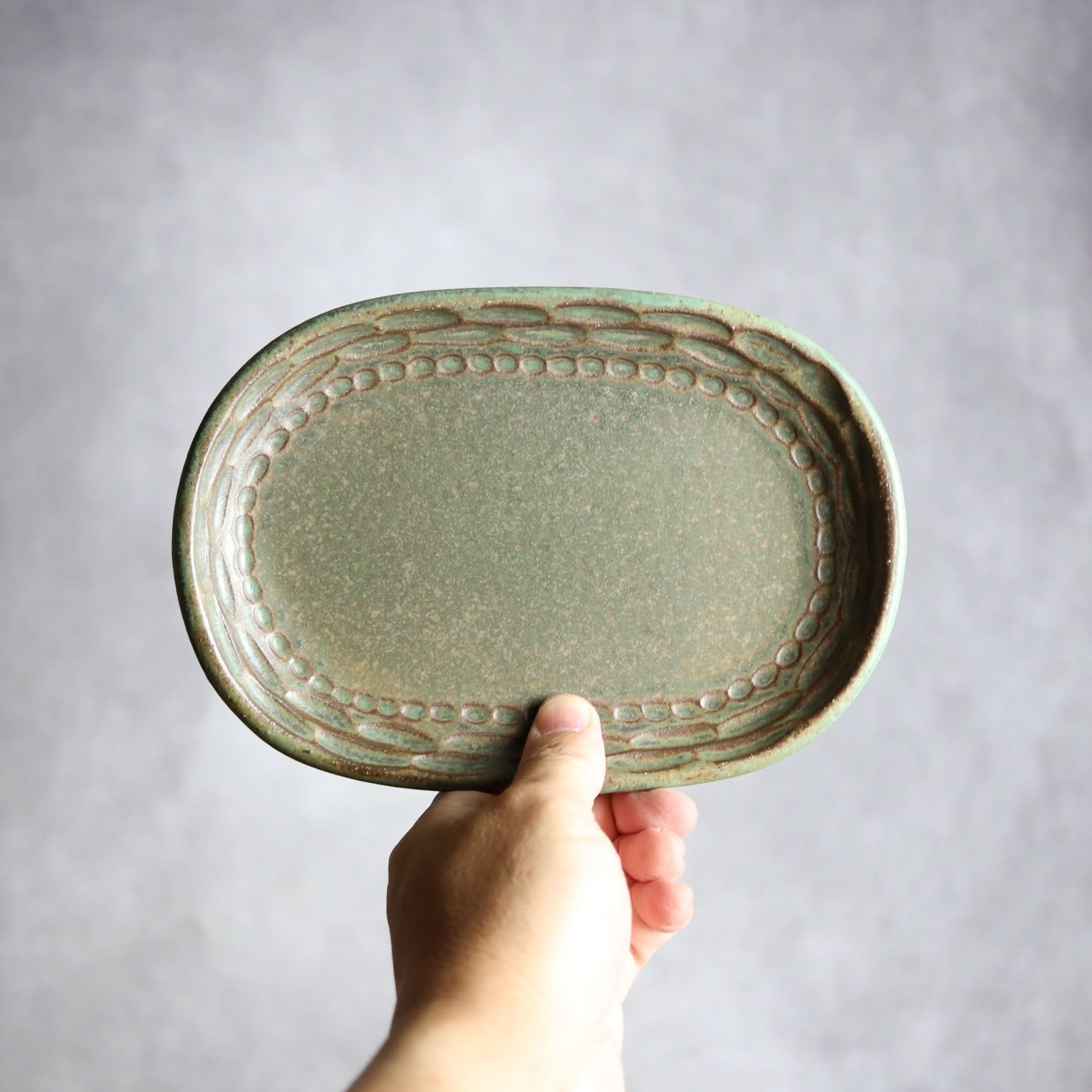 オーバル皿1 しのぎ グリーン やちむん 陶器 nagaremo やちむん 陶器.