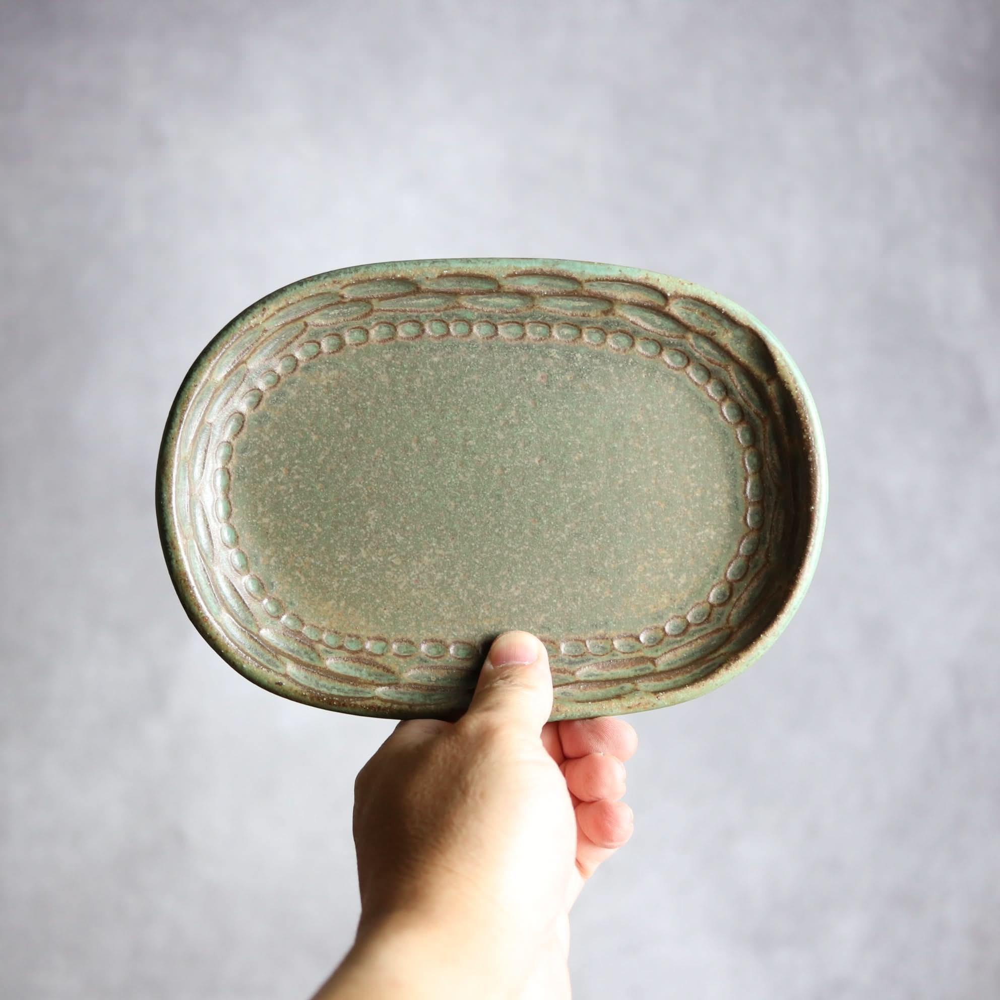 オーバル皿1 しのぎ グリーン やちむん 陶器 nagaremo やちむん 陶器.