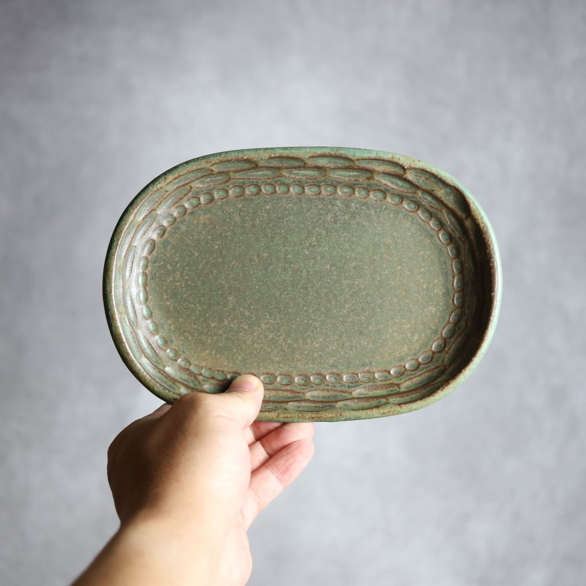 オーバル皿1 しのぎ グリーン やちむん 陶器 nagaremo やちむん 陶器.