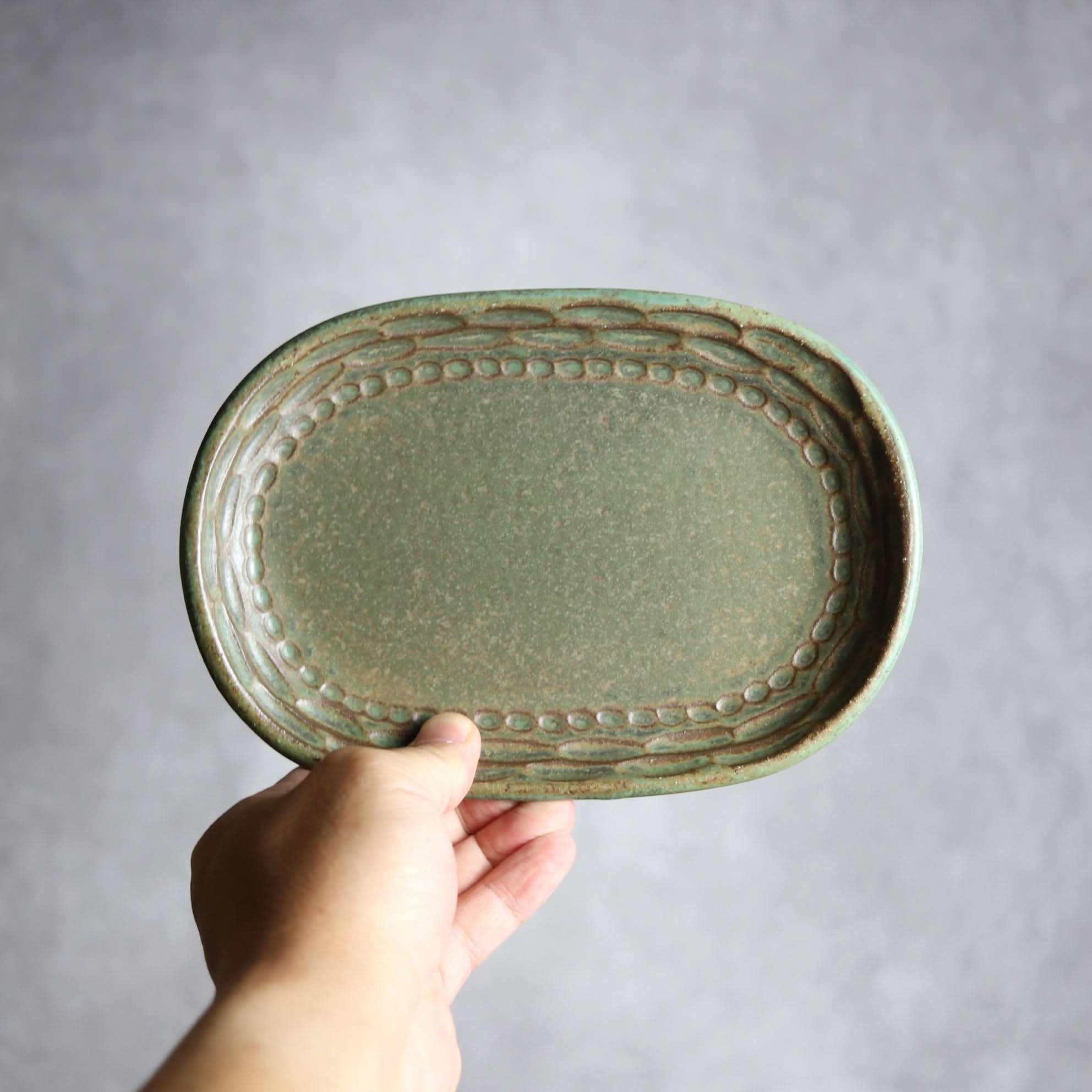 オーバル皿1 しのぎ グリーン やちむん 陶器 nagaremo やちむん 陶器.