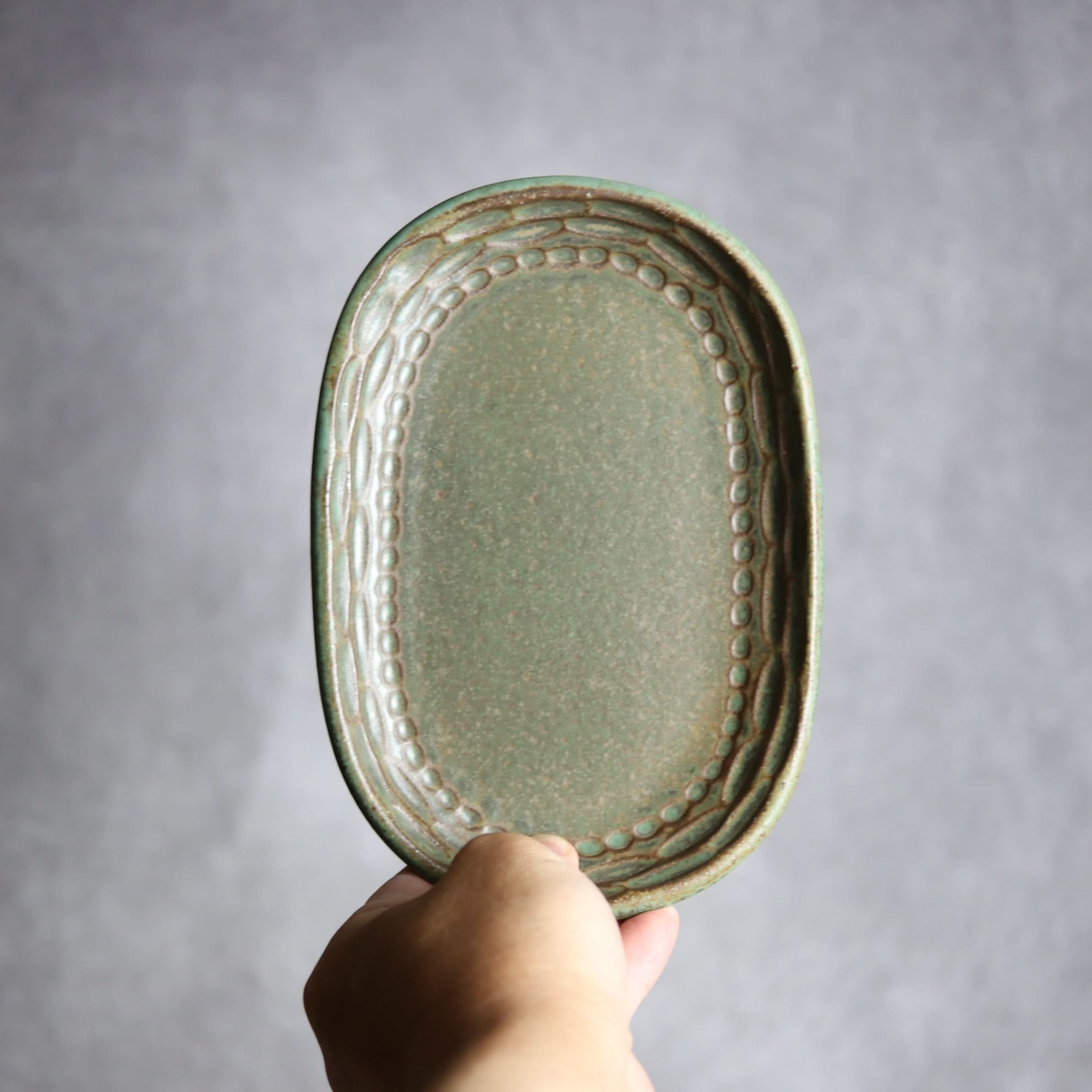 オーバル皿1 しのぎ グリーン やちむん 陶器 nagaremo やちむん 陶器.