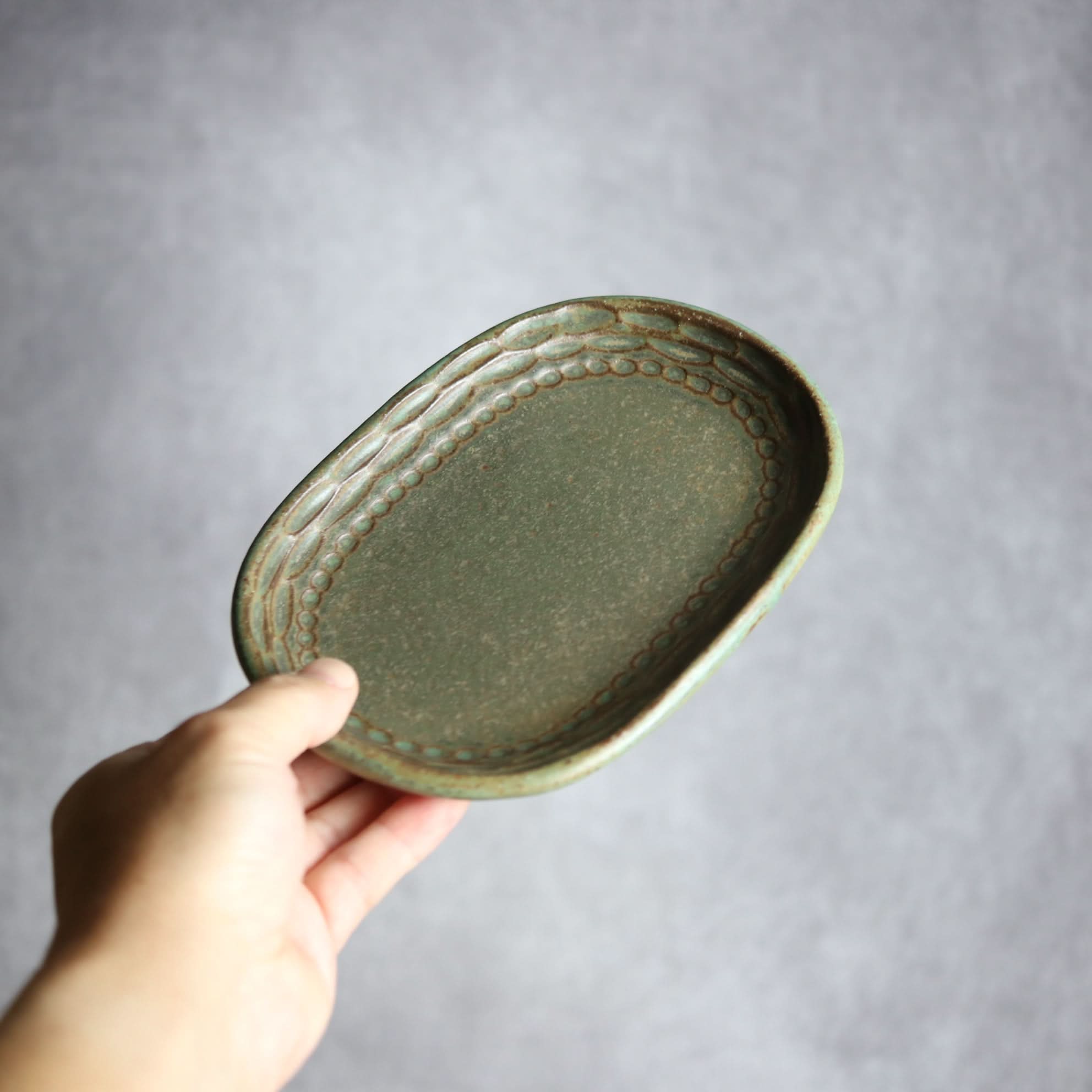 オーバル皿1 しのぎ グリーン やちむん 陶器 nagaremo やちむん 陶器.