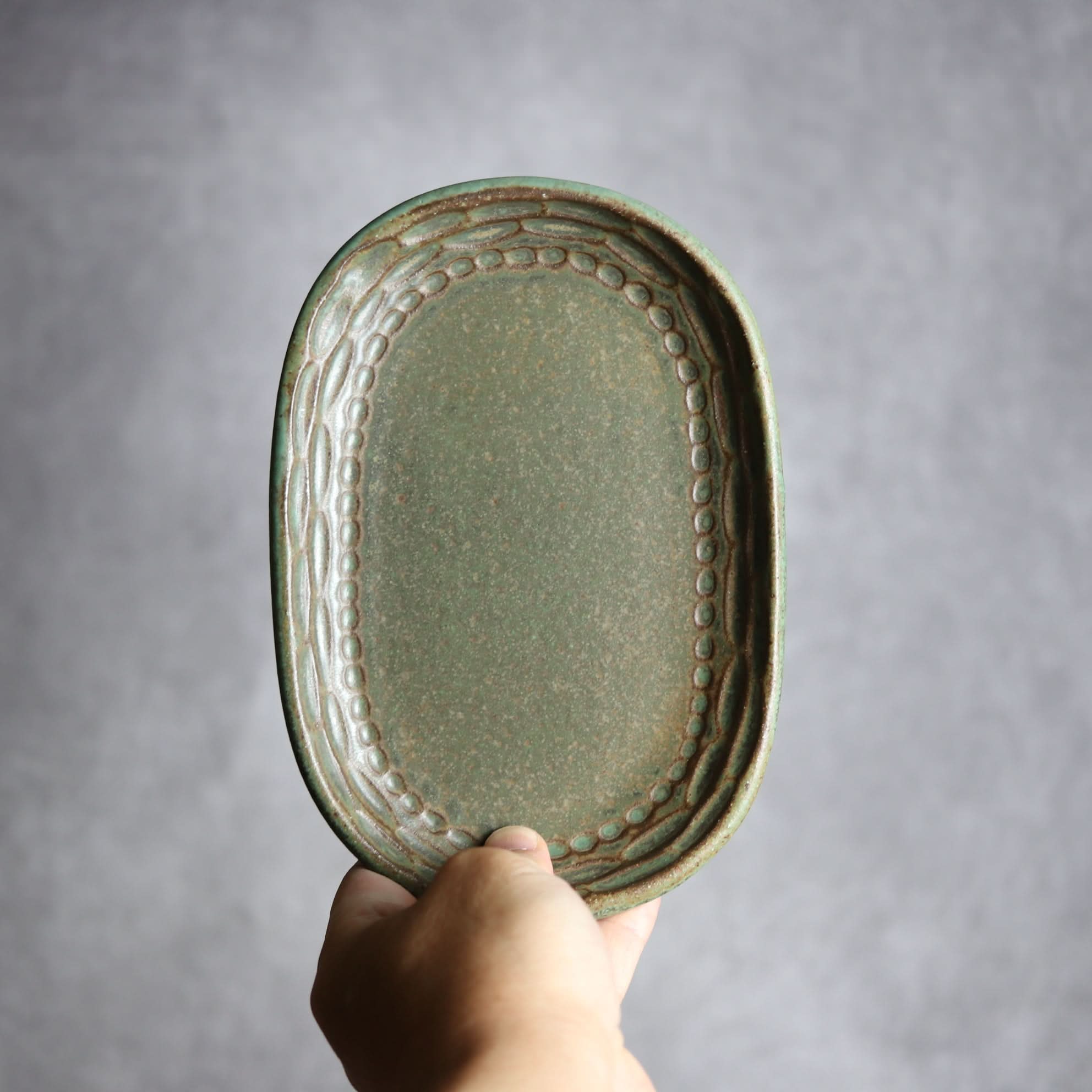 オーバル皿1 しのぎ グリーン やちむん 陶器 nagaremo やちむん 陶器.