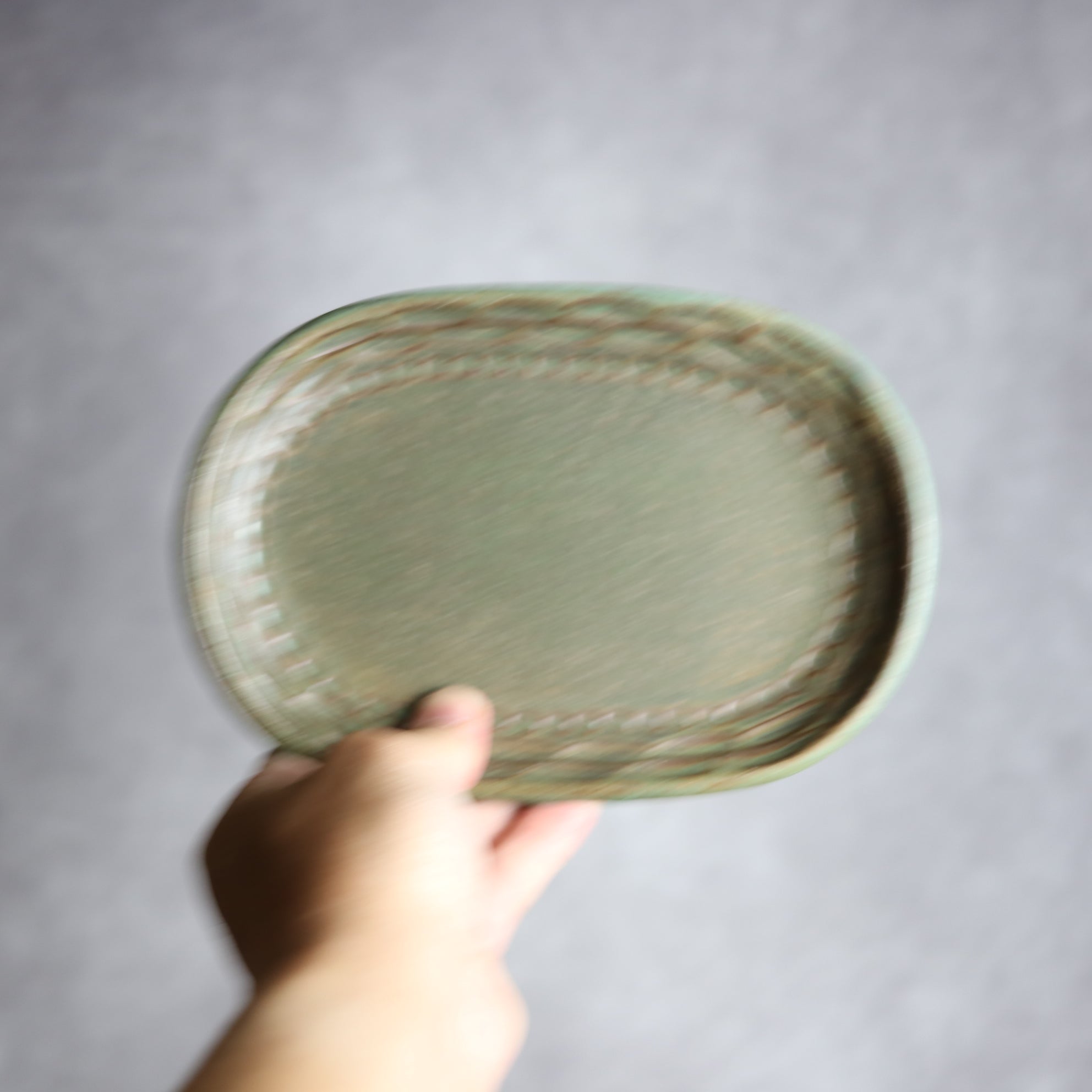 nagaremo - オーバル皿1 しのぎ グリーン やちむん 陶器 nagaremo - mundasui