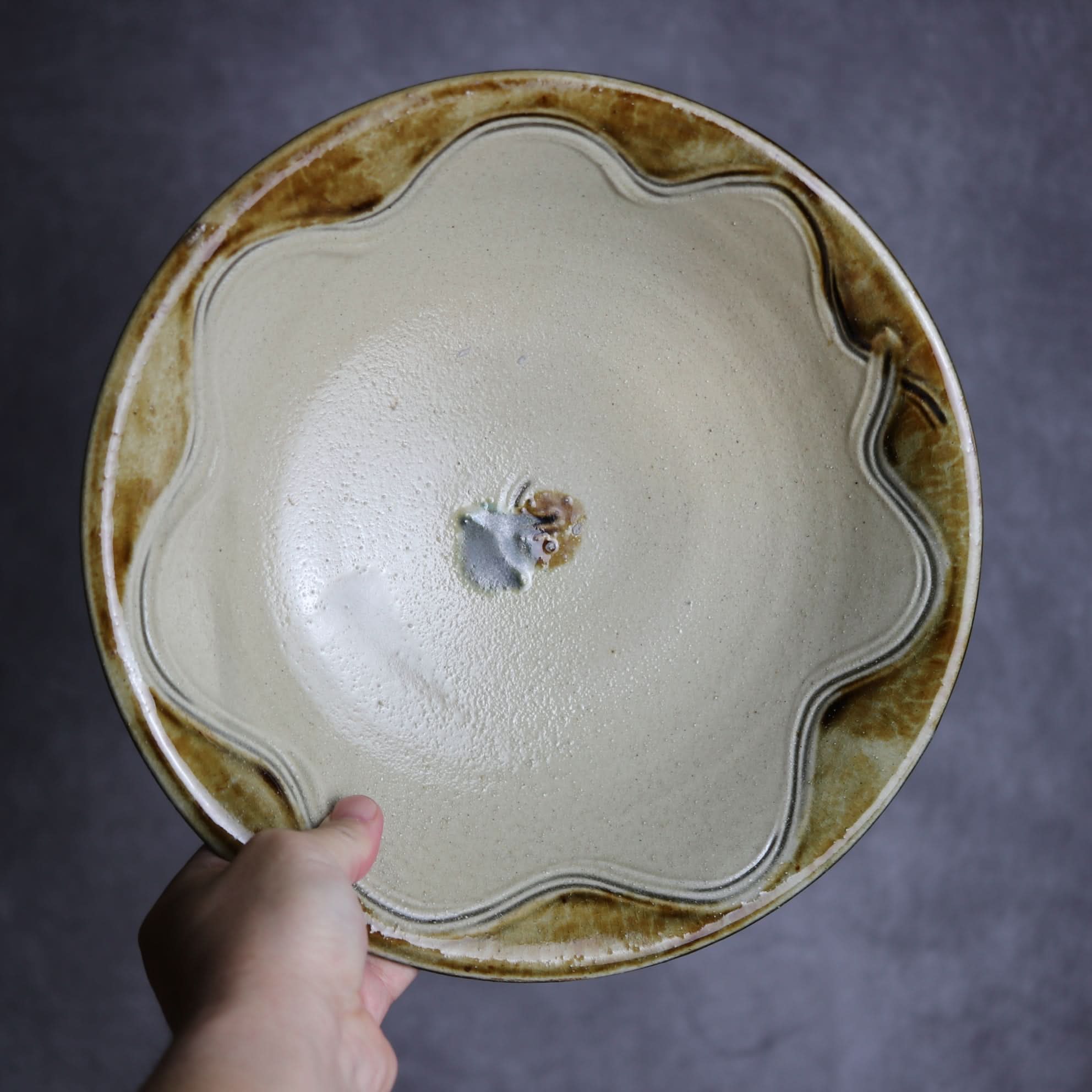 9寸皿1 三彩 櫛掻 やちむん 陶器 北窯 宮城正享工房 やちむん 陶器.