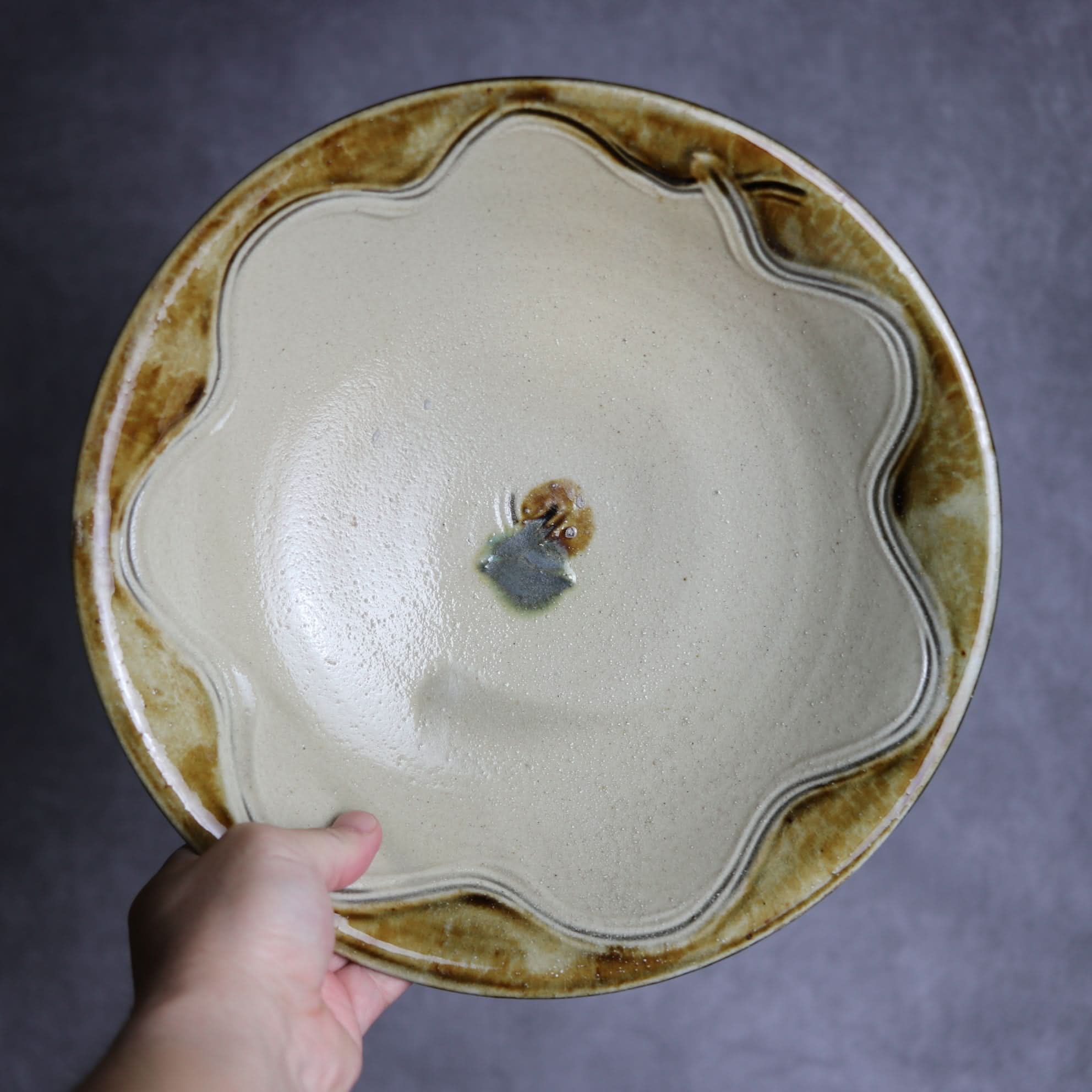 9寸皿1 三彩 櫛掻 やちむん 陶器 北窯 宮城正享工房 やちむん 陶器.