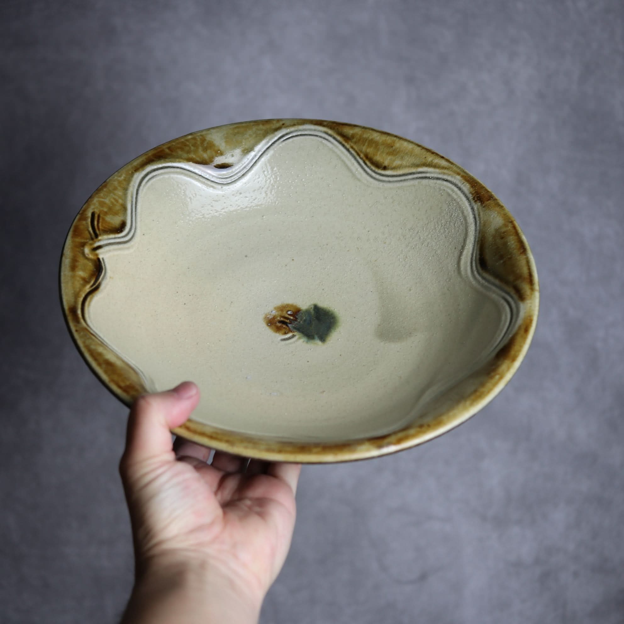 9寸皿1 三彩 櫛掻 やちむん 陶器 北窯 宮城正享工房 やちむん 陶器.