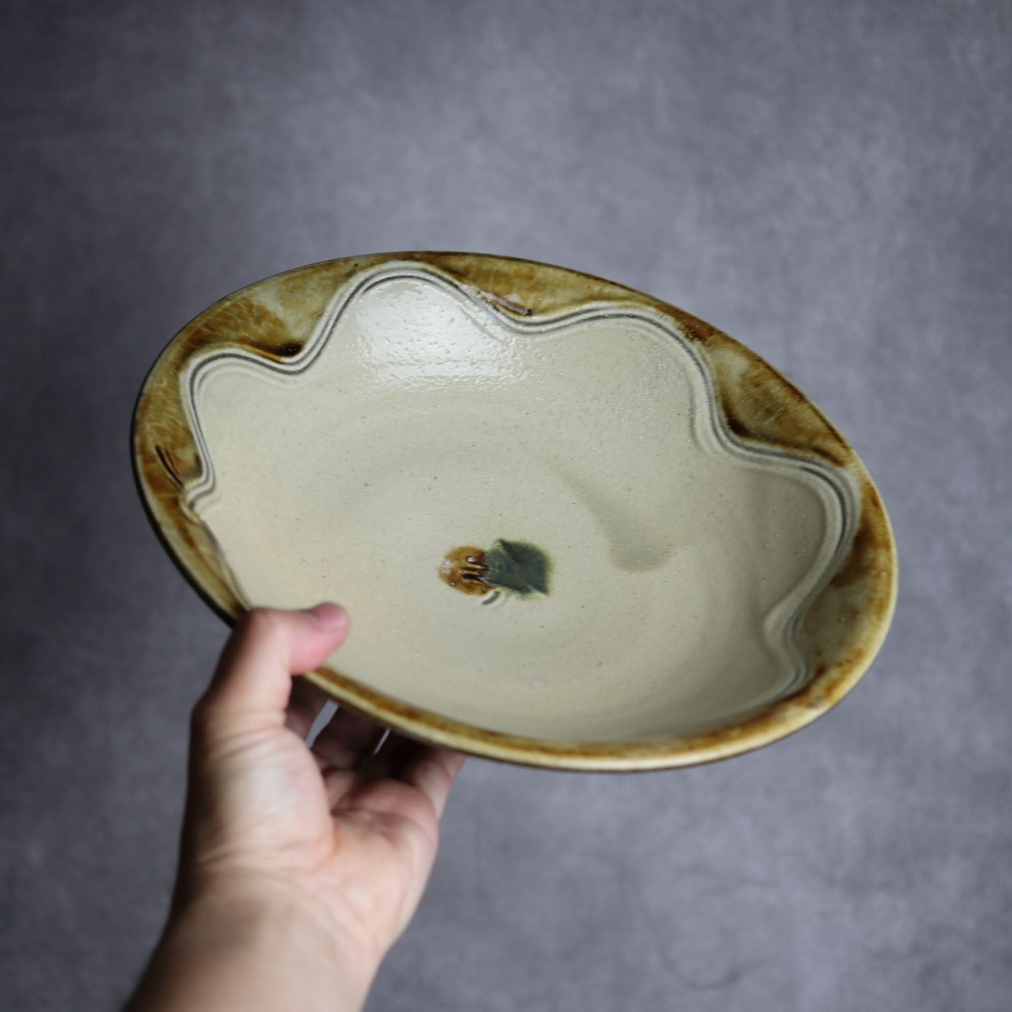 9寸皿1 三彩 櫛掻 やちむん 陶器 北窯 宮城正享工房 やちむん 陶器.