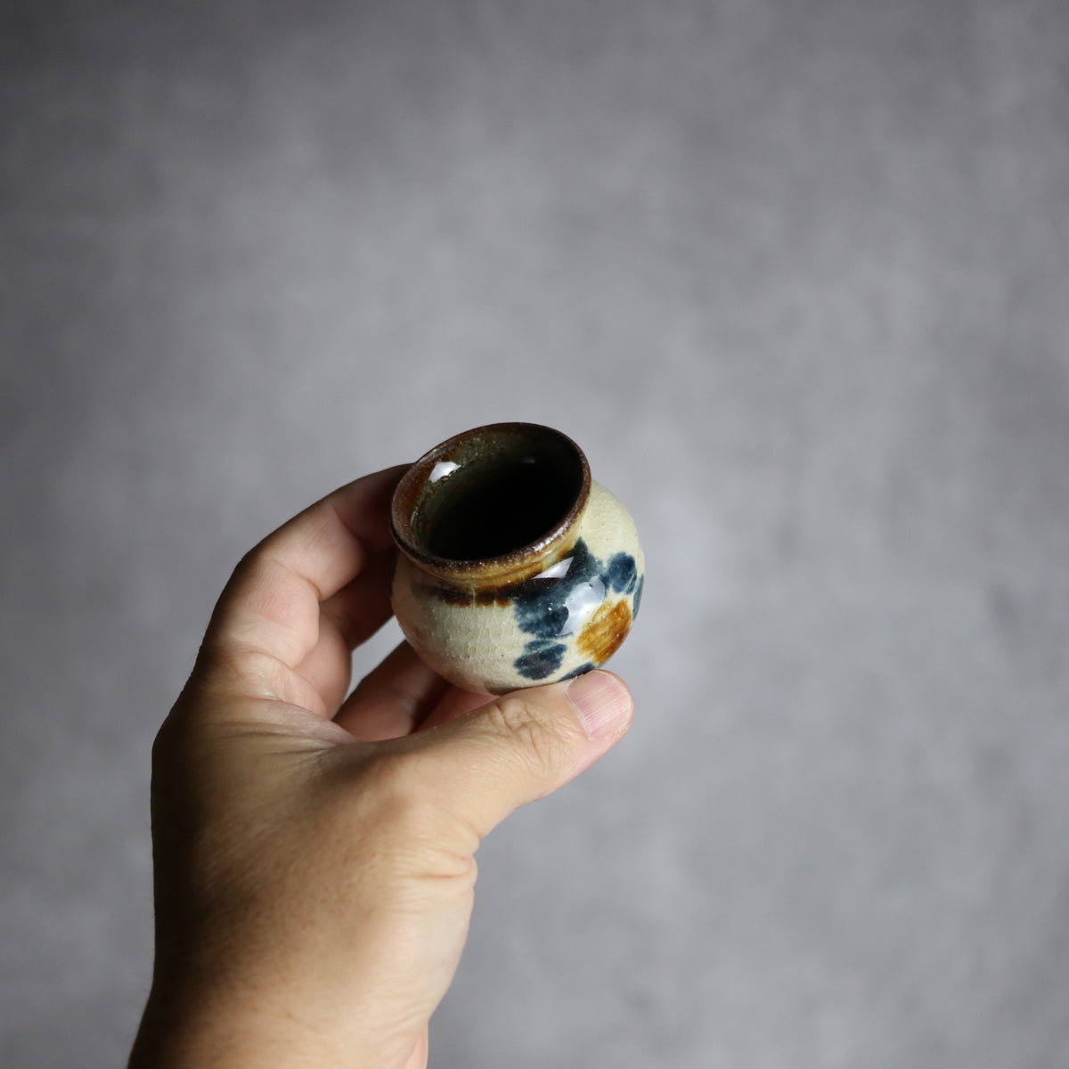 楊枝壺1 飴 呉須釉 印花 やちむん 陶器 北窯 松田共司工房