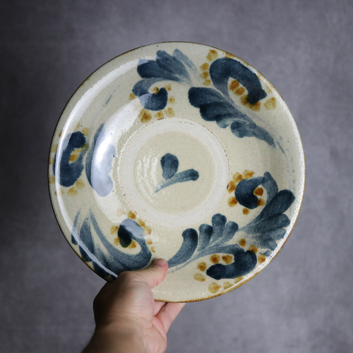 8寸皿1 飴 呉須釉 唐草 やちむん 陶器 北窯 松田共司工房