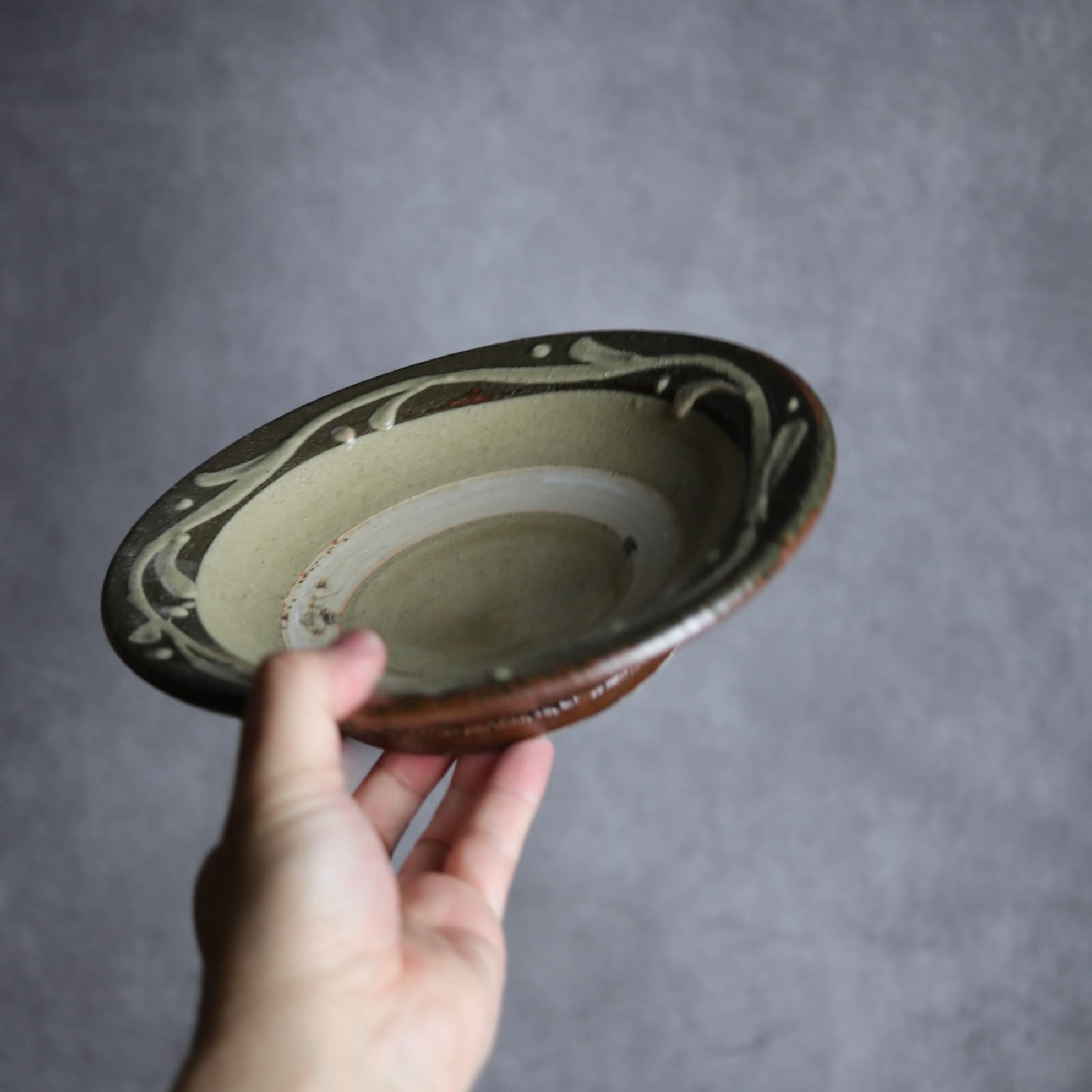 7寸皿1 イッチン 唐草 やちむん 陶器 北窯 宮城正享工房 やちむん 陶器.