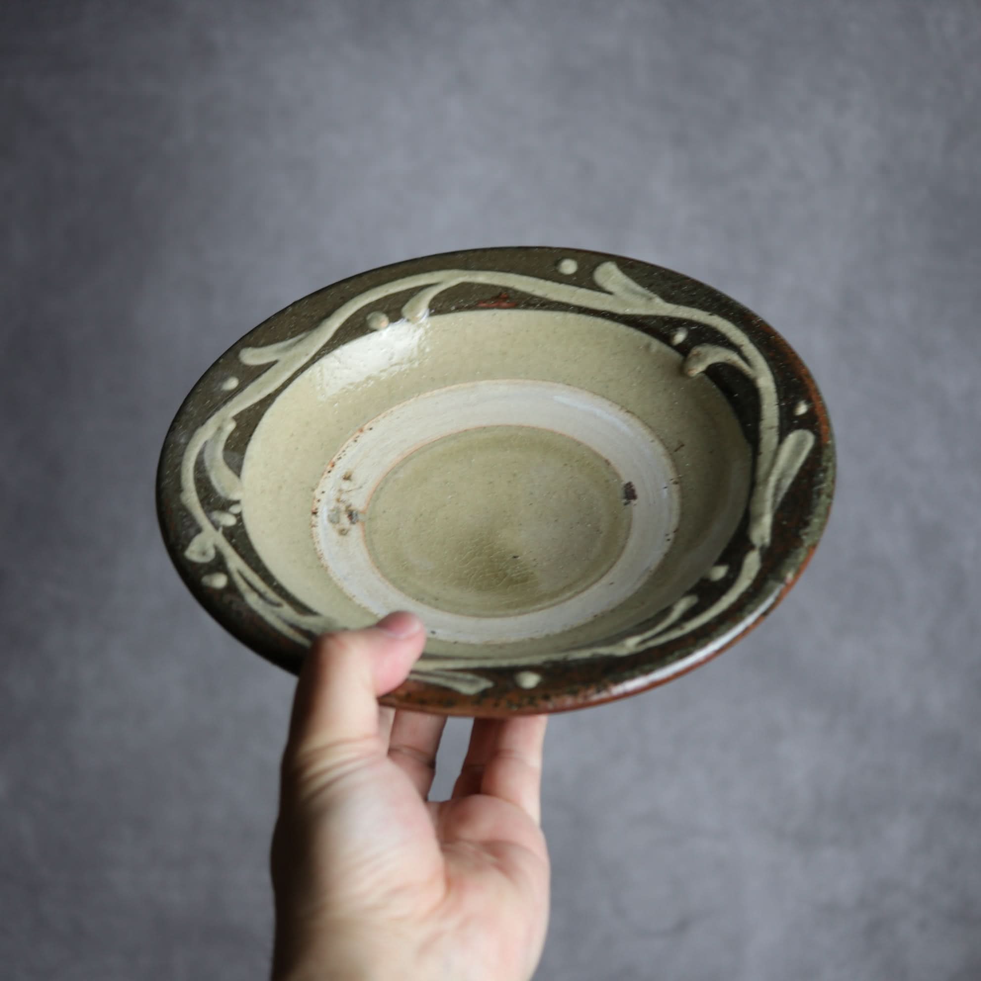 7寸皿1 イッチン 唐草 やちむん 陶器 北窯 宮城正享工房 やちむん 陶器.
