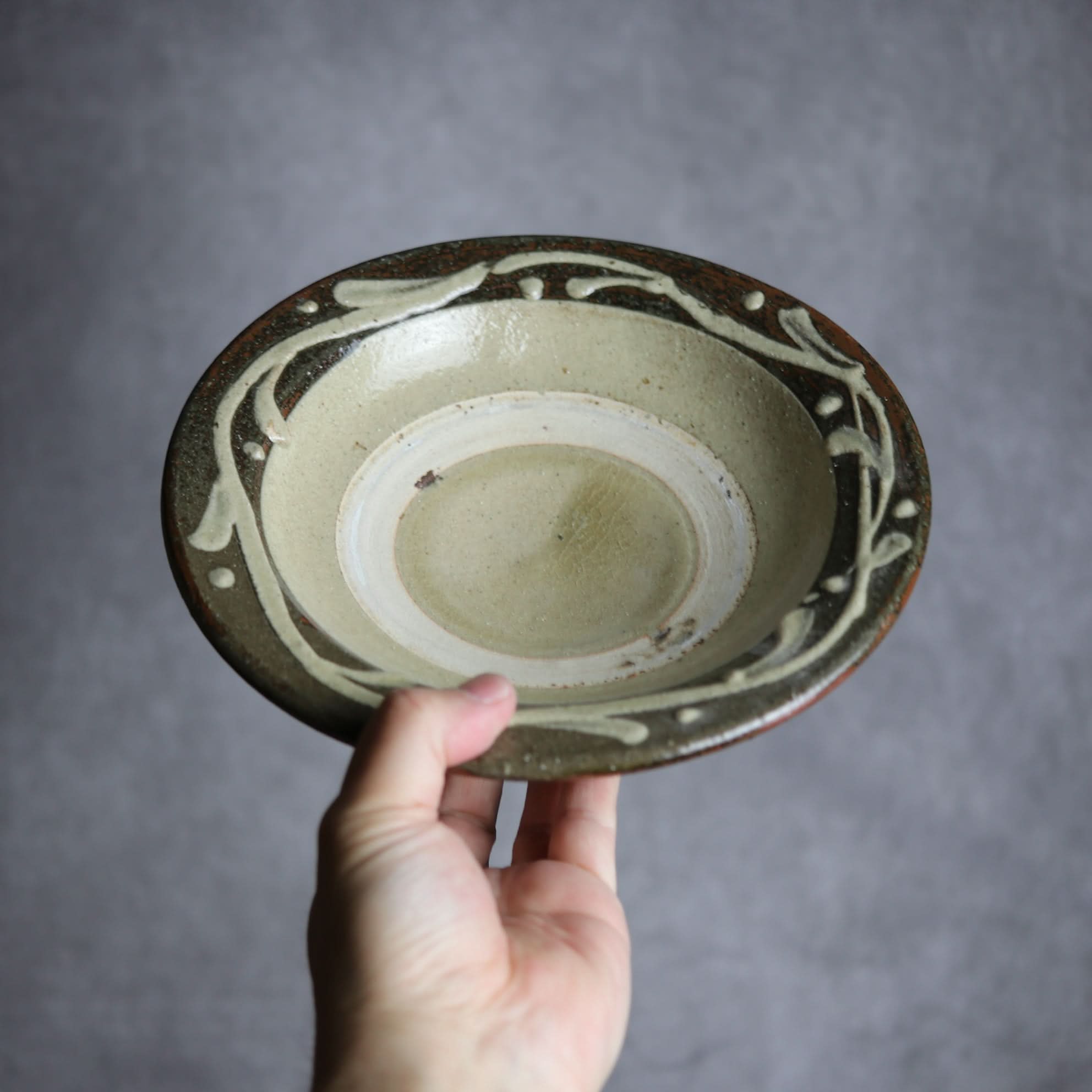 7寸皿1 イッチン 唐草 やちむん 陶器 北窯 宮城正享工房 やちむん 陶器.