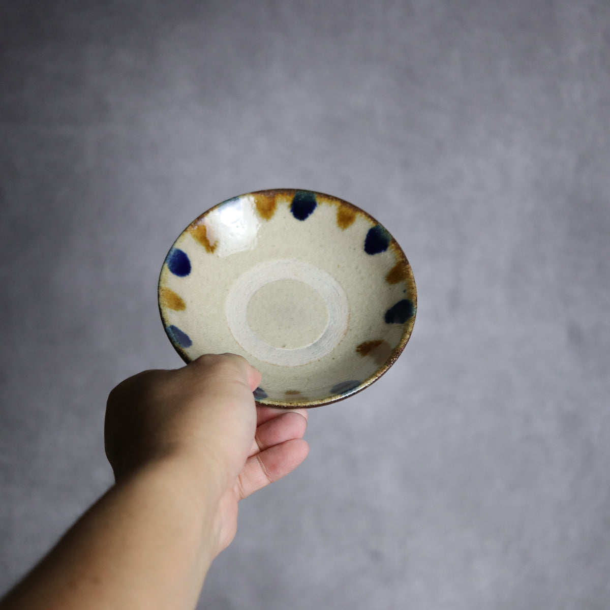 4寸皿1 飴 呉須釉 縁点打 やちむん 陶器 北窯 松田共司工房