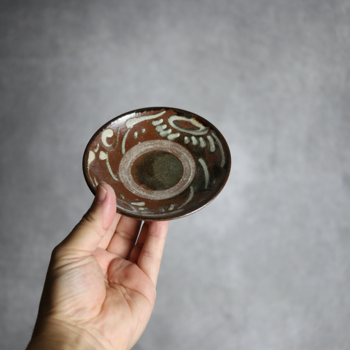 3.5寸皿1 イッチン 菊唐草 やちむん 陶器 北窯 松田共司工房