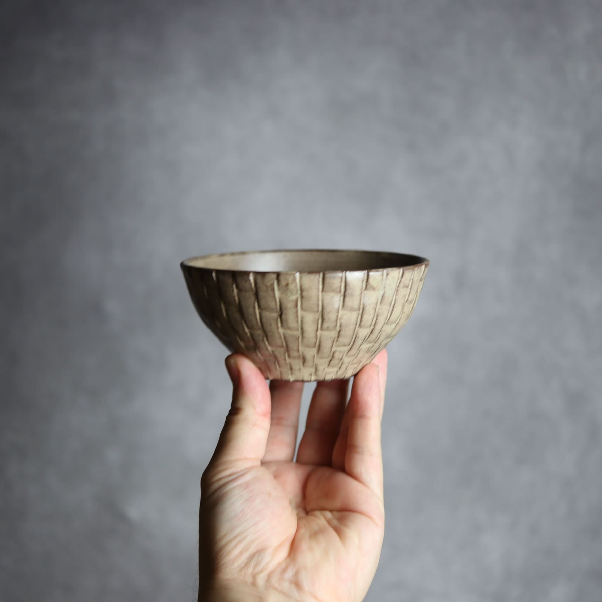 4寸ごはん茶碗 編込紋 サンドベージュ1 やちむん 陶器 cerca やちむん 陶器.