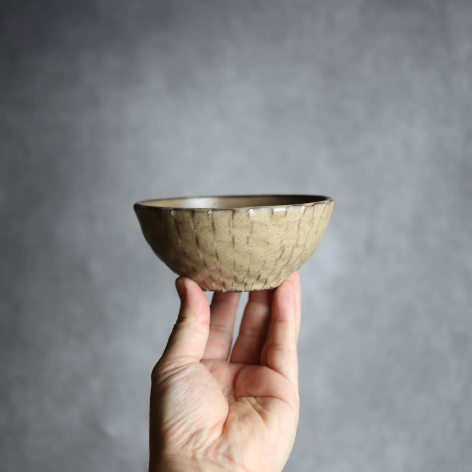 4寸ごはん茶碗2 サンドベージュ 編込紋 やちむん 陶器 cerca やちむん 陶器.