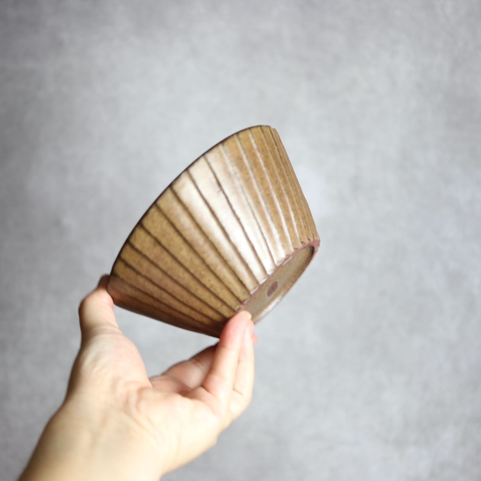 5寸ボウル1 ダークブラウン 斜めプリーツ やちむん 陶器 cerca やちむん 陶器.