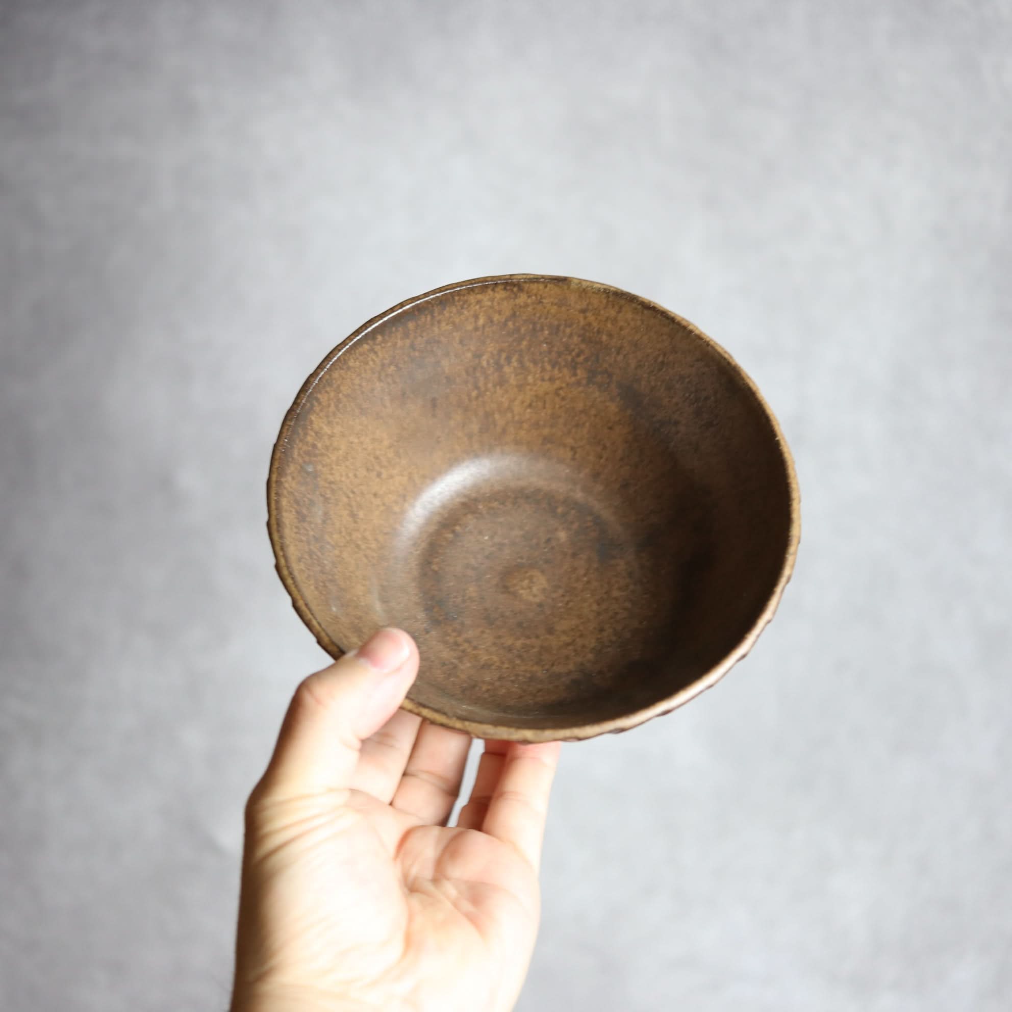5寸ボウル1 ダークブラウン 斜めプリーツ やちむん 陶器 cerca やちむん 陶器.