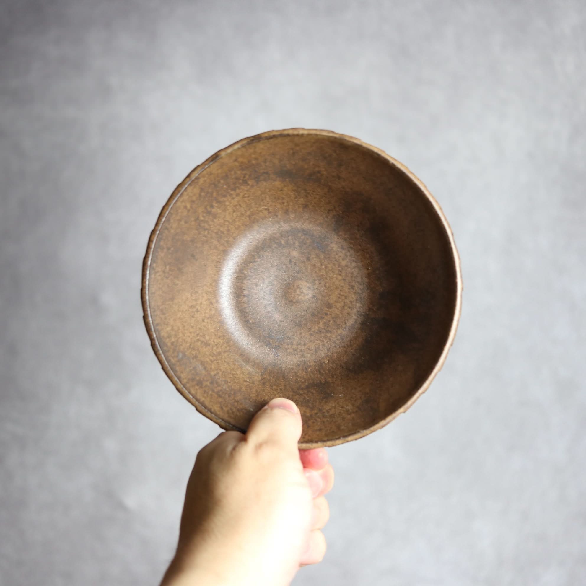 5寸ボウル1 ダークブラウン 斜めプリーツ やちむん 陶器 cerca やちむん 陶器.