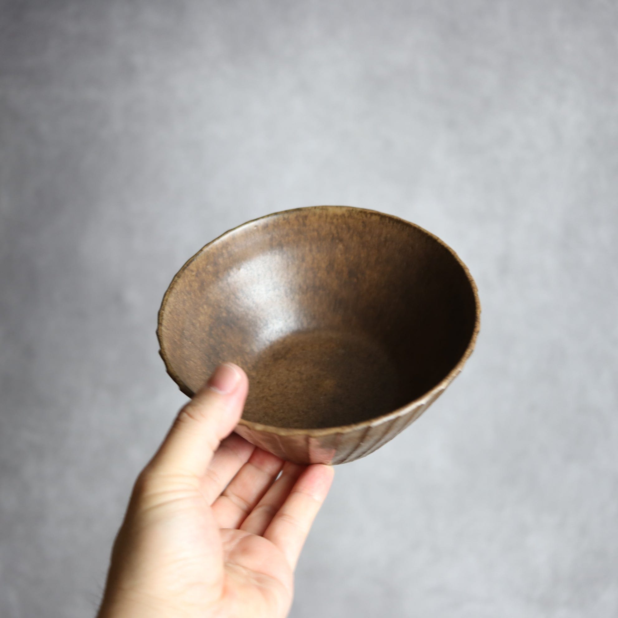 5寸ボウル1 ダークブラウン 斜めプリーツ やちむん 陶器 cerca やちむん 陶器.