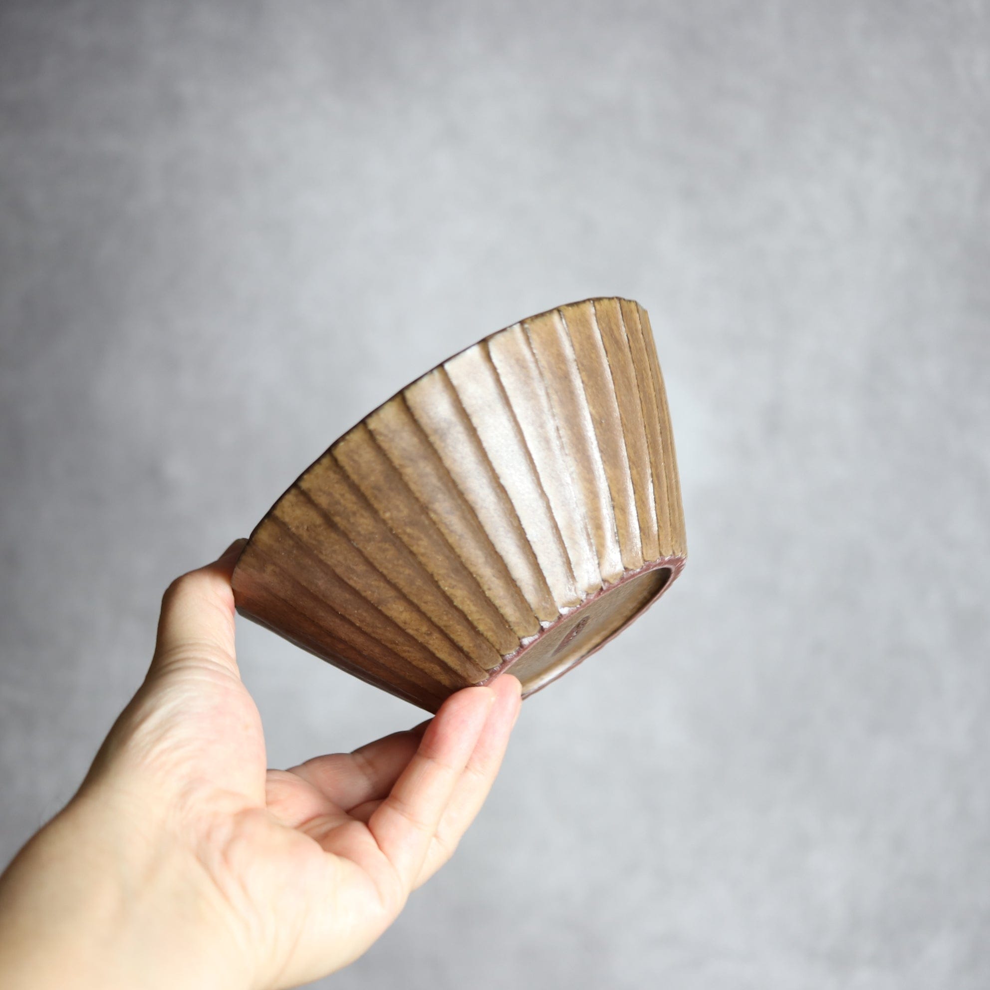 5寸ボウル1 ダークブラウン 斜めプリーツ やちむん 陶器 cerca やちむん 陶器.