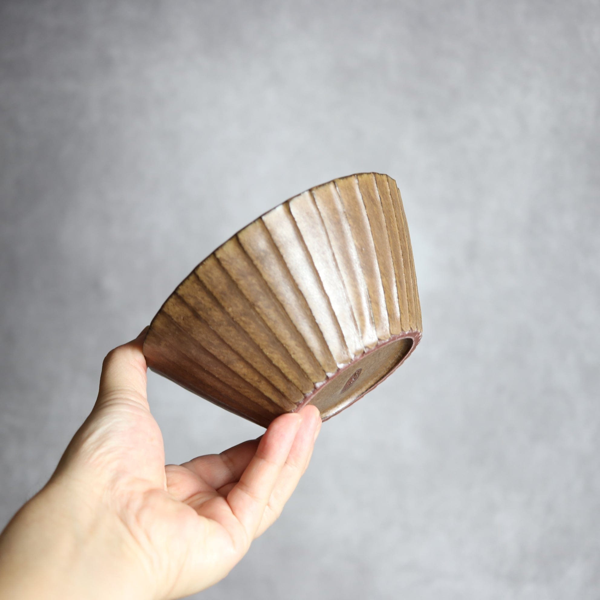 5寸ボウル1 ダークブラウン 斜めプリーツ やちむん 陶器 cerca やちむん 陶器.